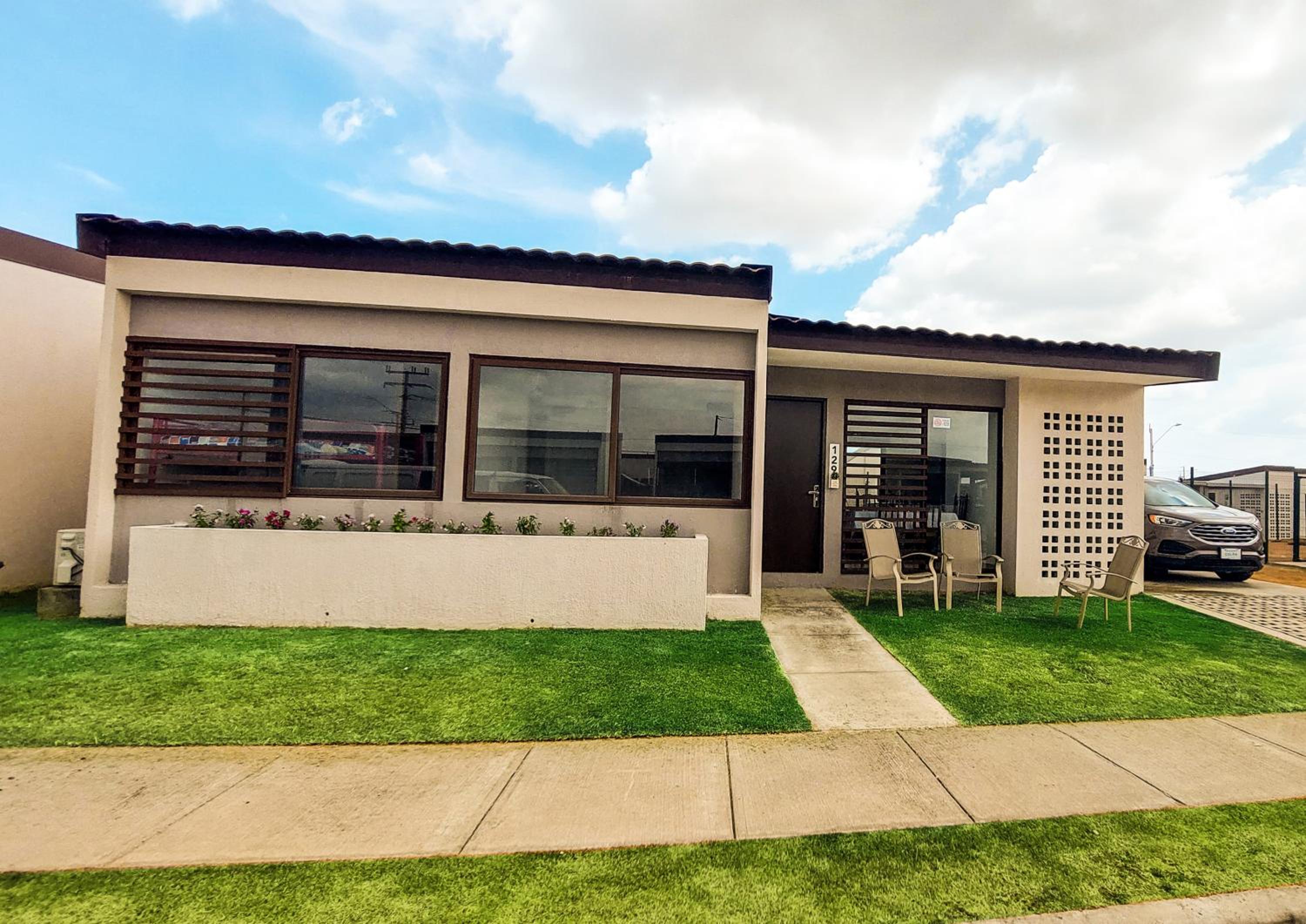 Three-Bedroom House photo 1