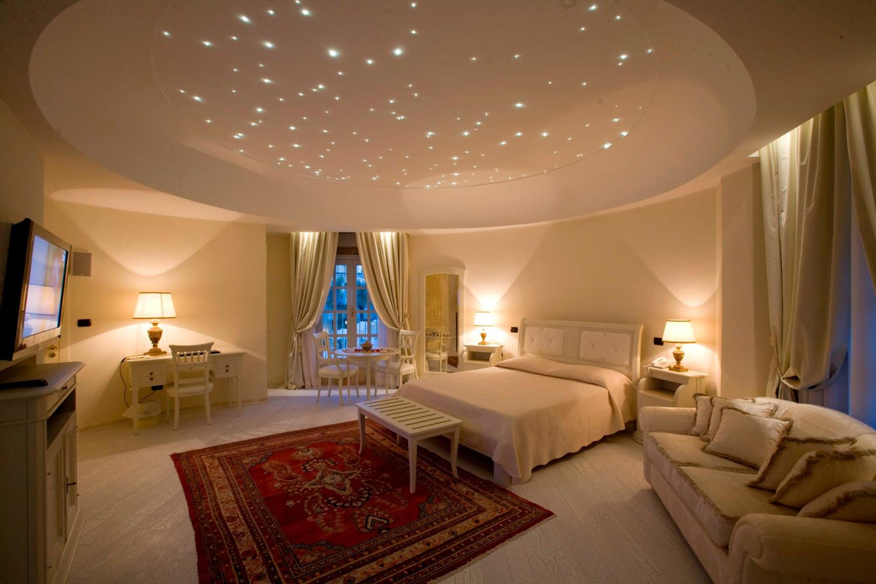 Junior Suite with Pool View - Photo 5