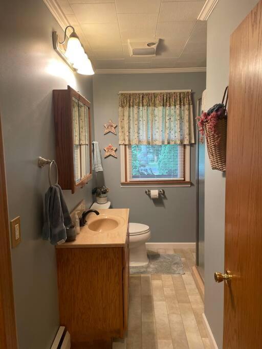 Three-Bedroom House photo 3
