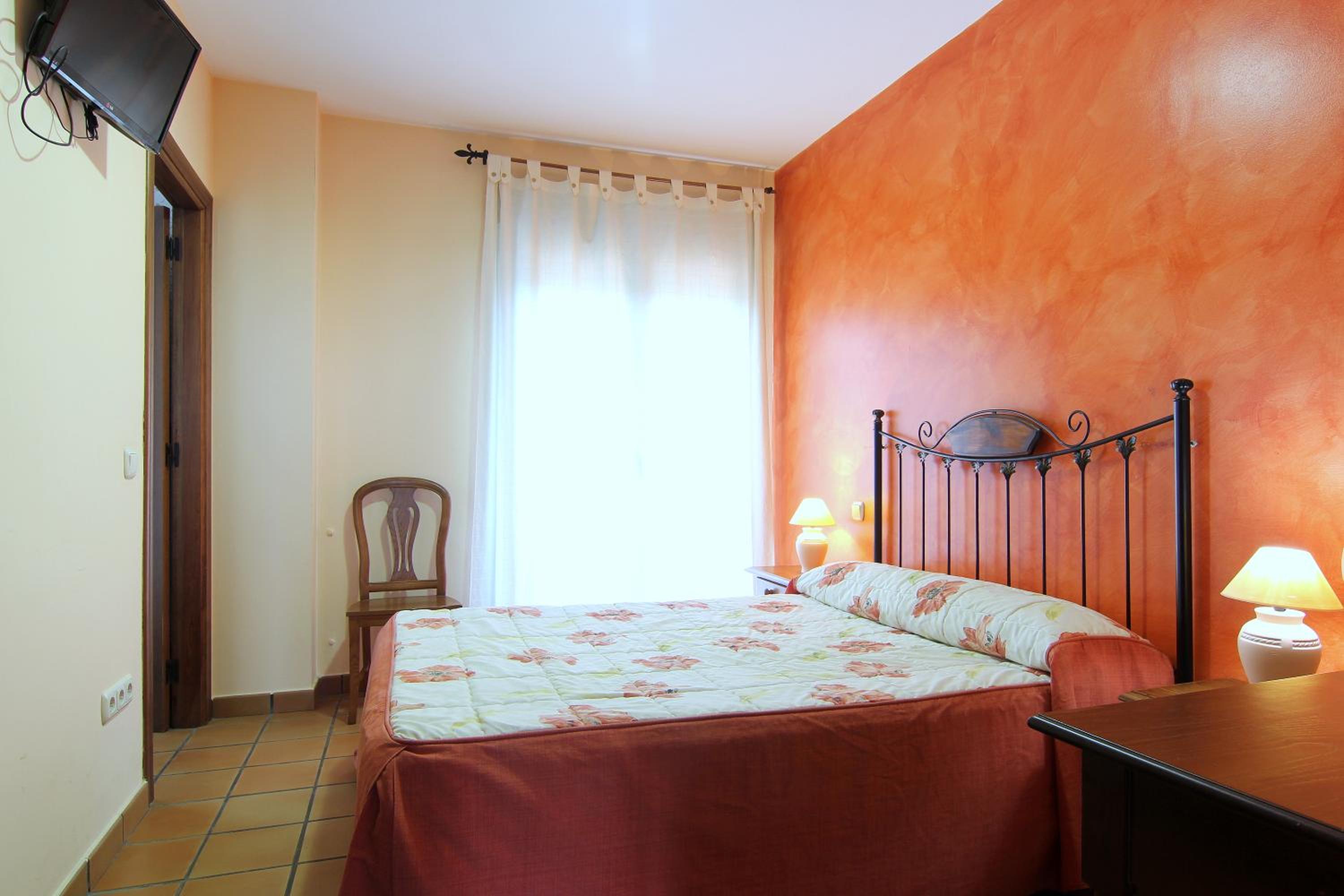 Budget Double Room Bed 53 in photo 3