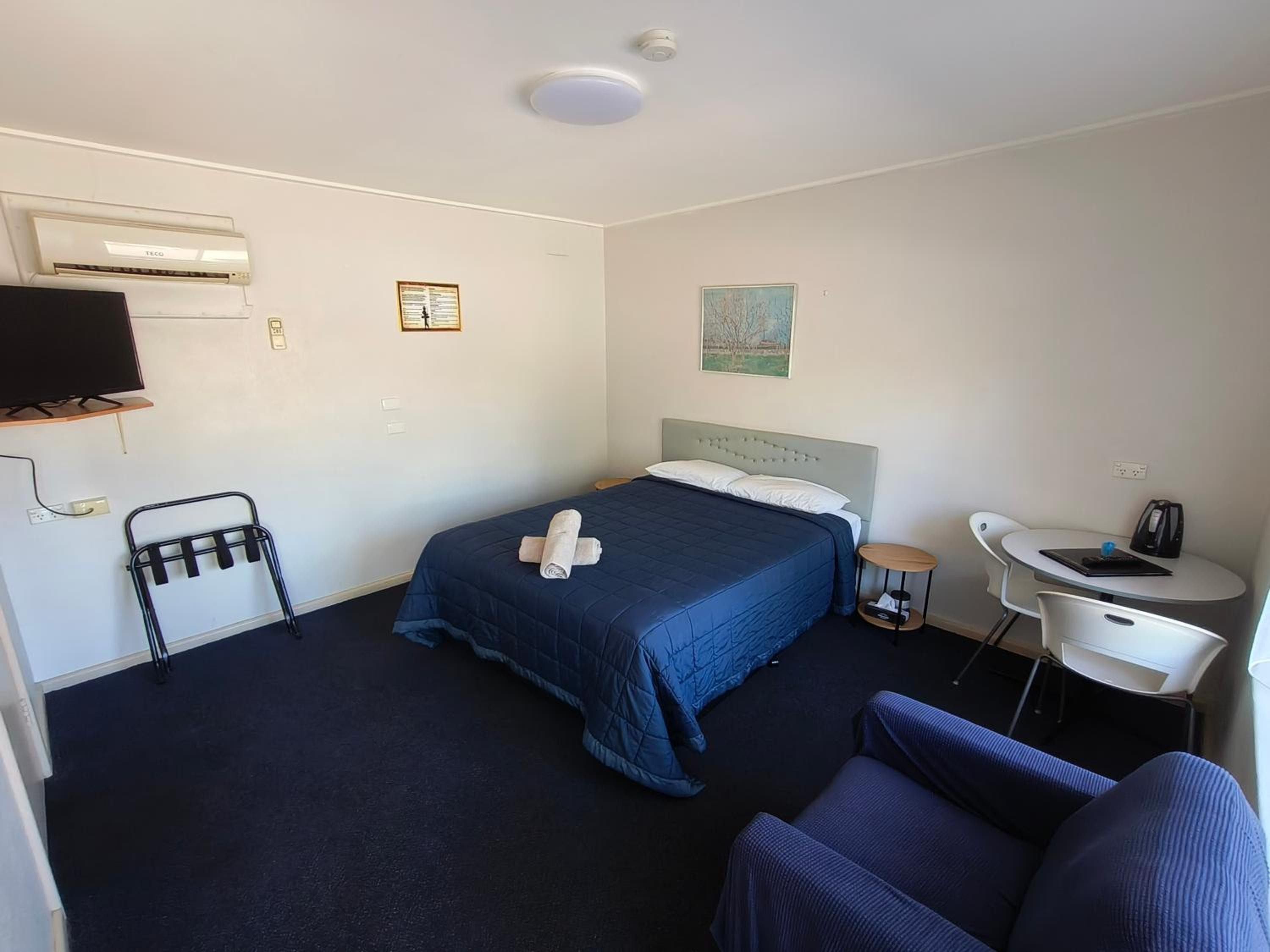 Queen Room photo 1