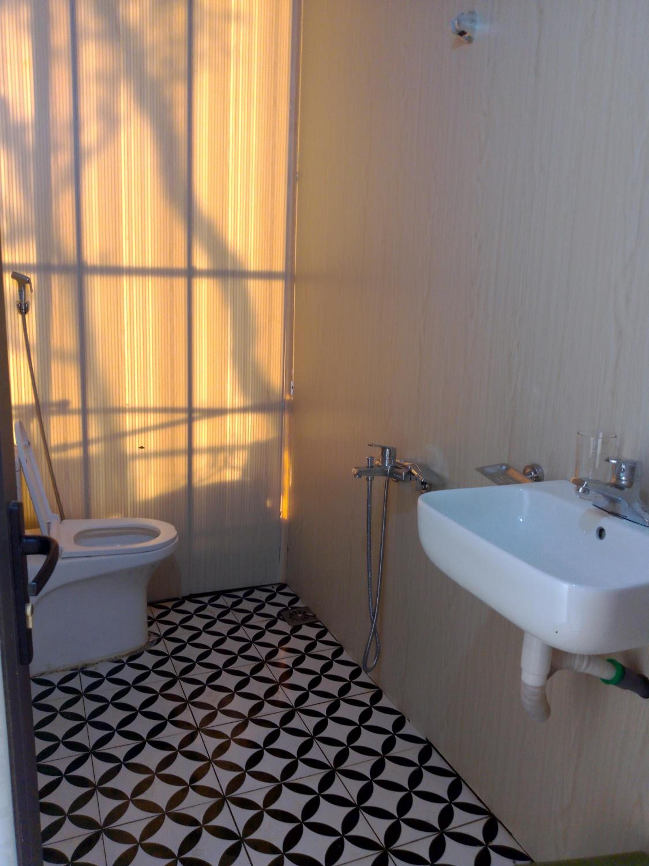 Queen Room With Shared Bathroom