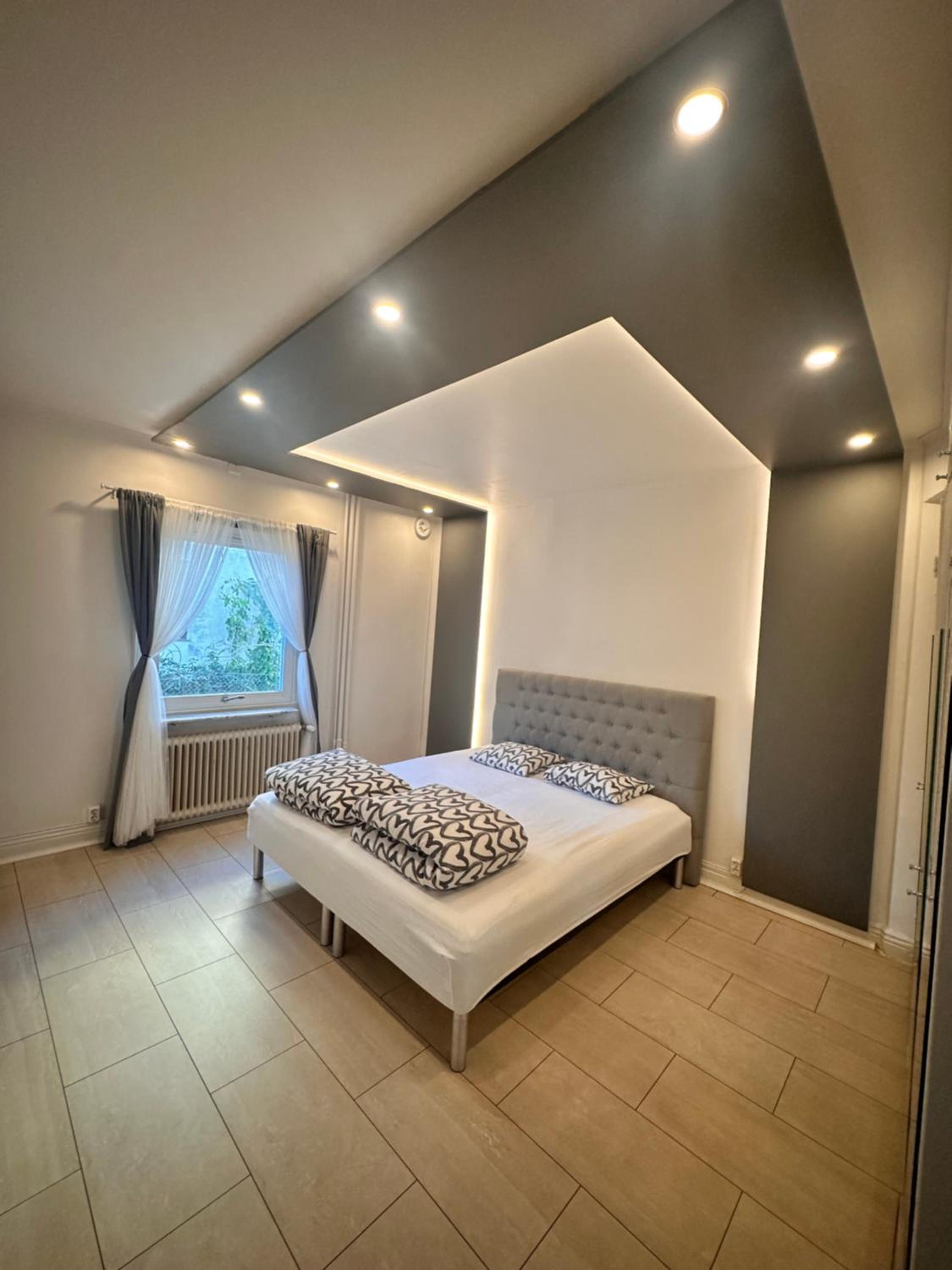 One-Bedroom Apartment photo 1