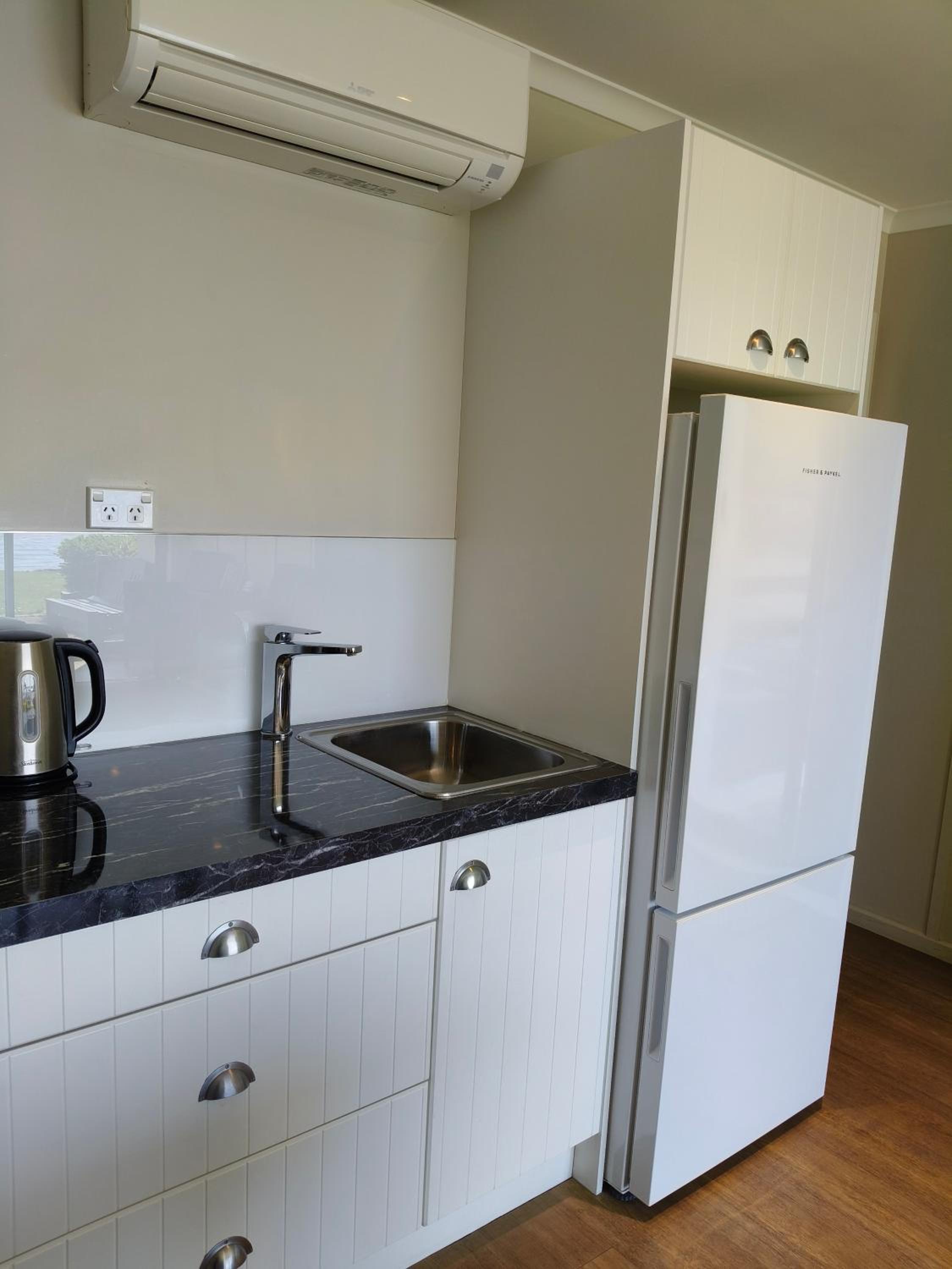 Classic One-Bedroom Apartment with King Bed photo 2