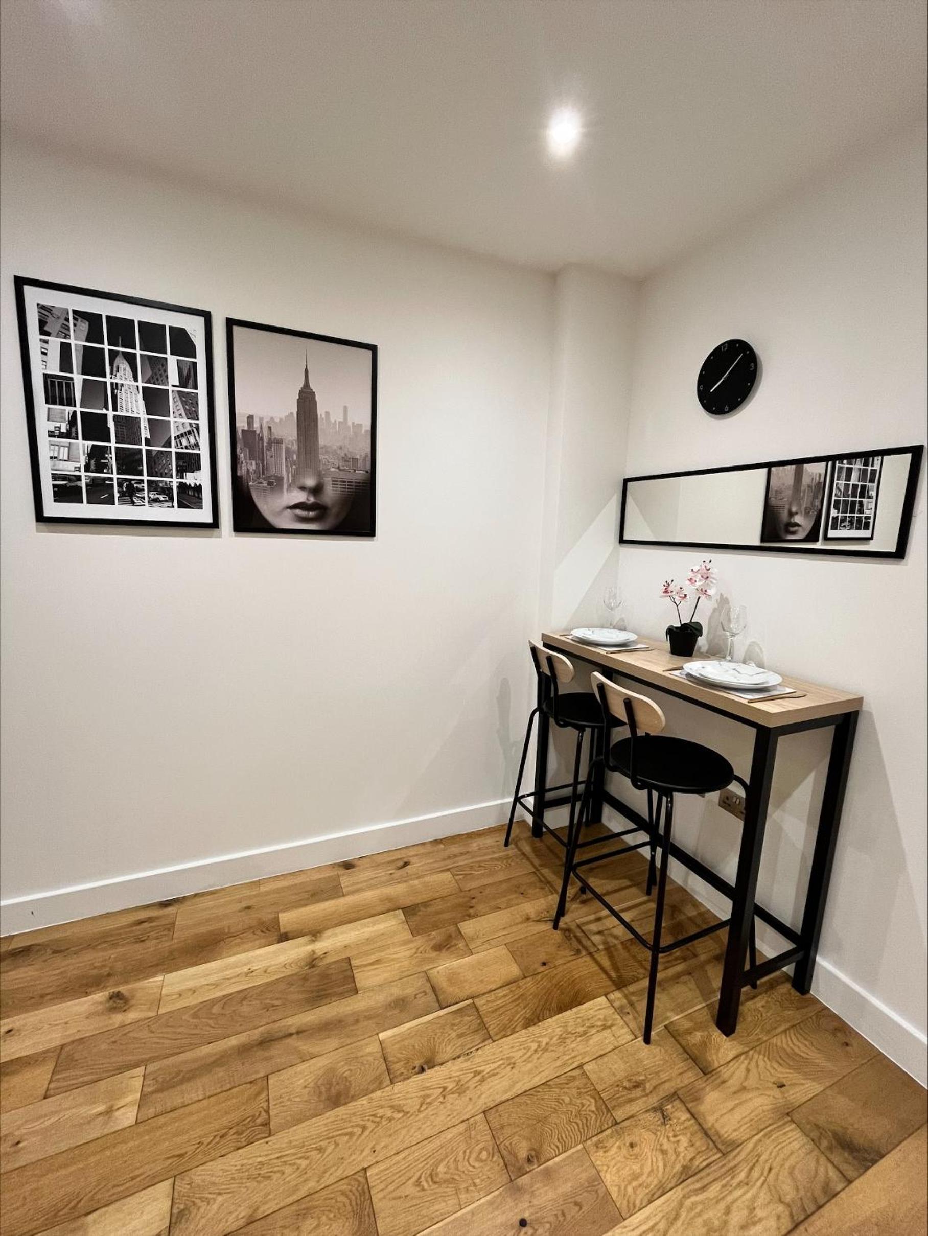 One-Bedroom Apartment photo 2