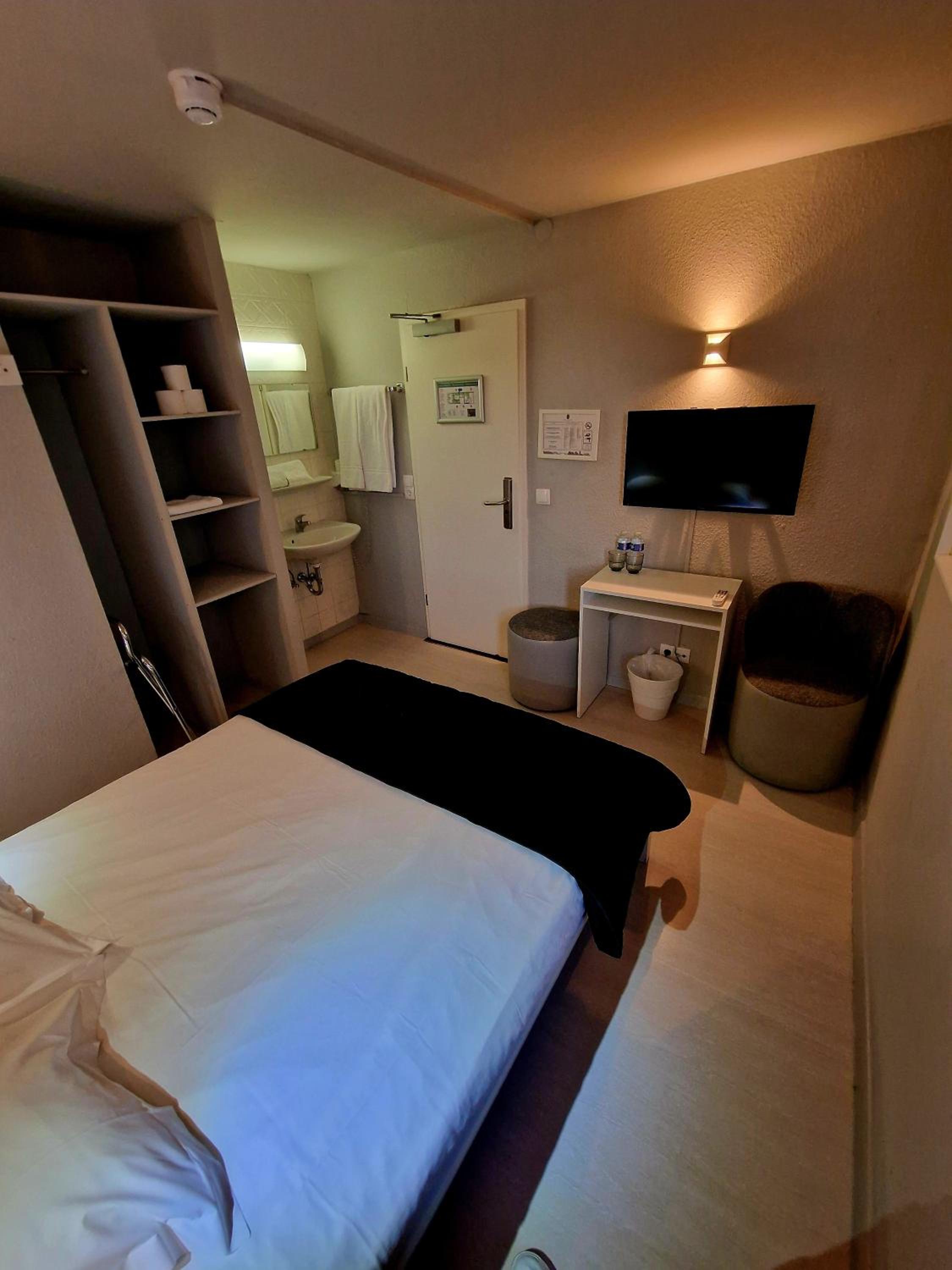 Double Room With Private External Bathroom photo 2
