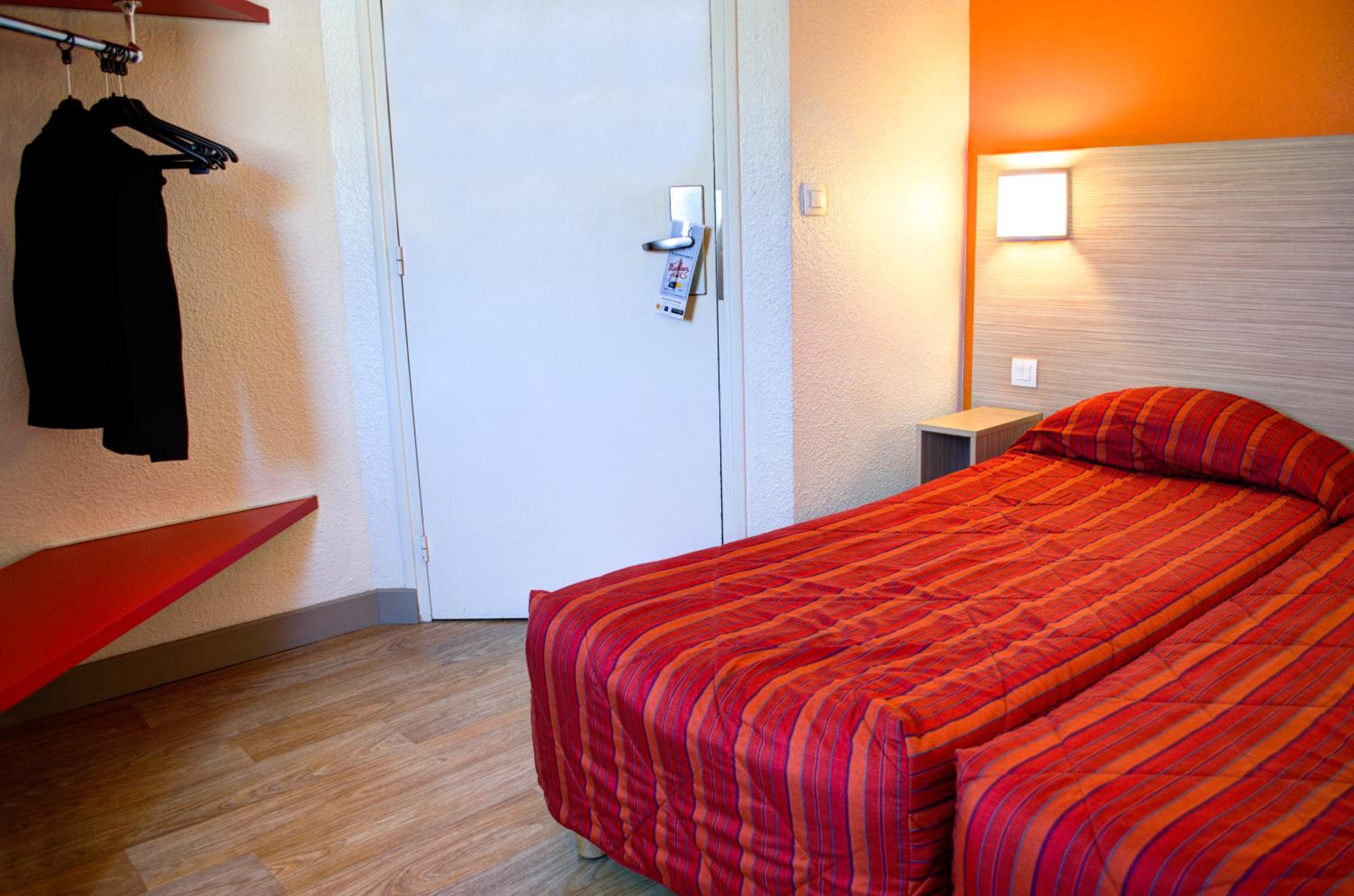 Twin Room - Photo 1