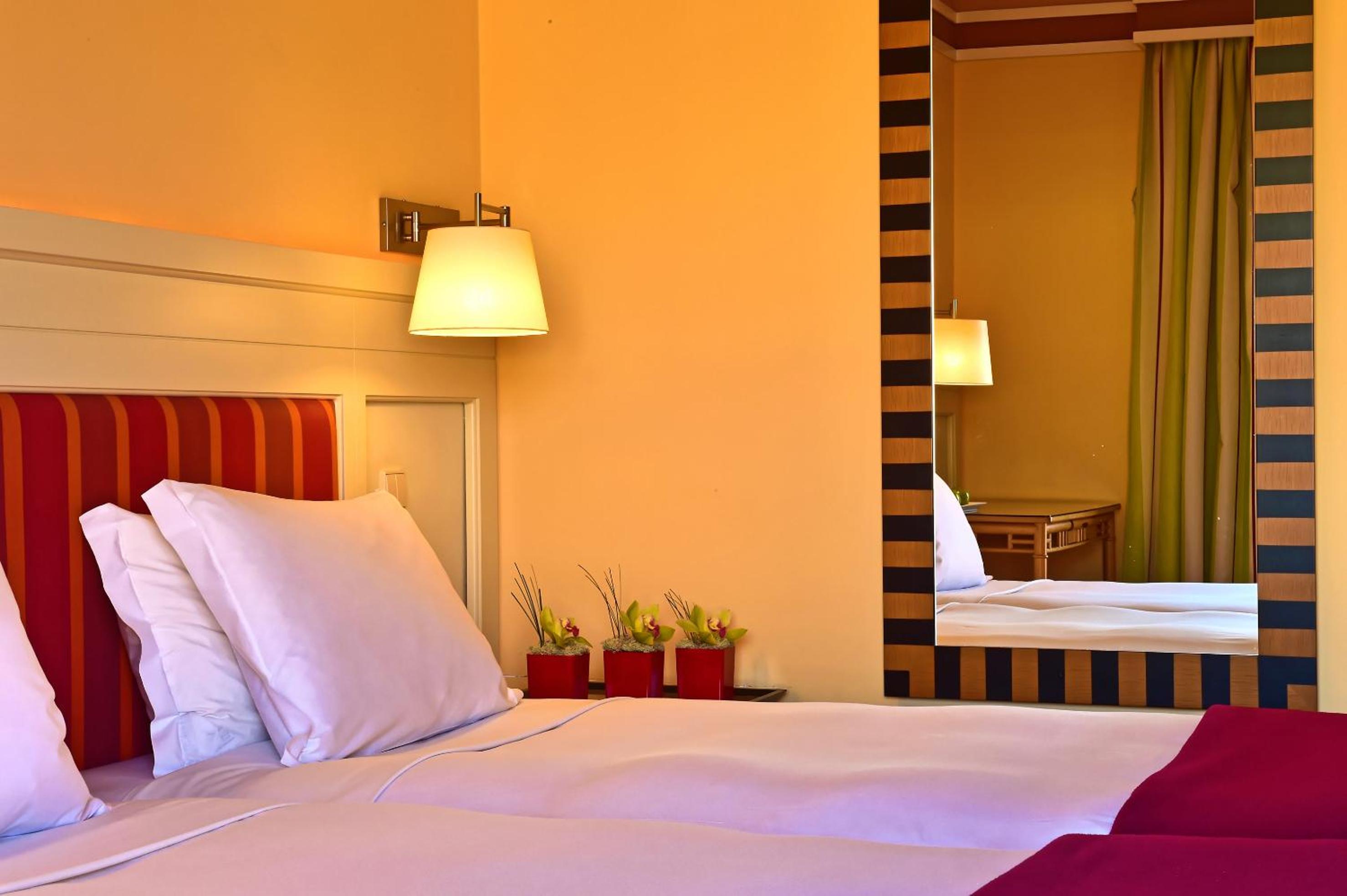 Double or Twin Room with Garden View - Photo 1