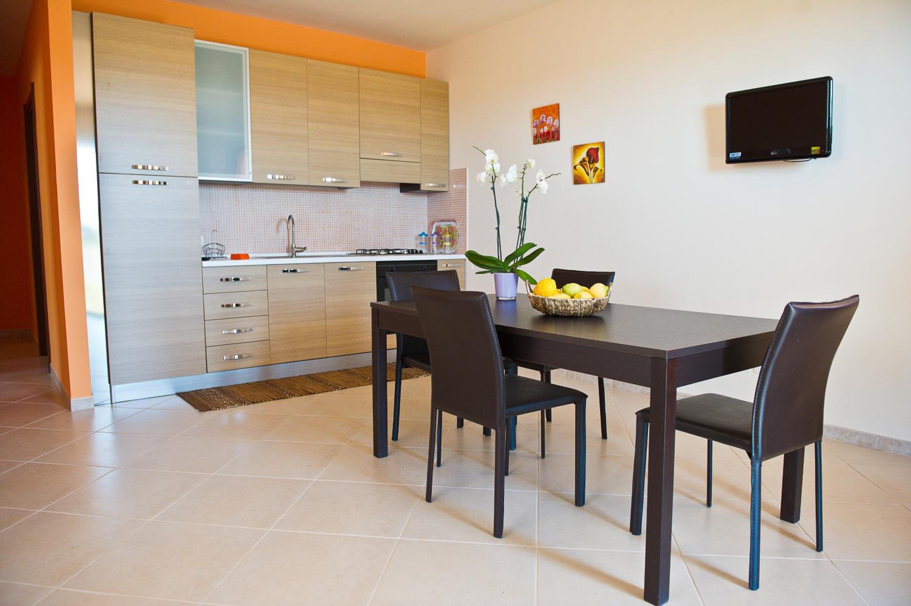 Large Two-Bedroom Apartment - Photo 7