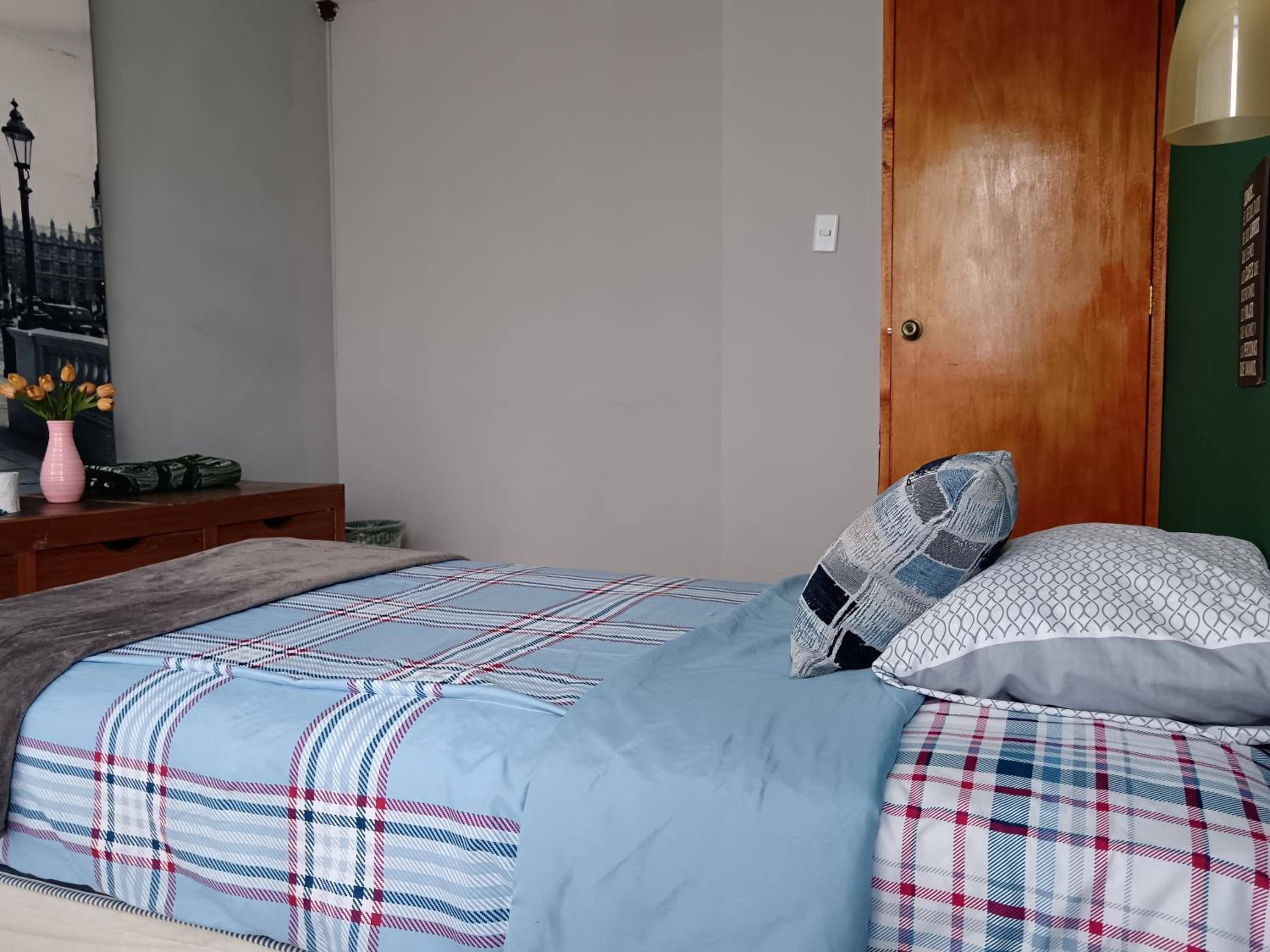 Single Room with Shared Bathroom photo 1