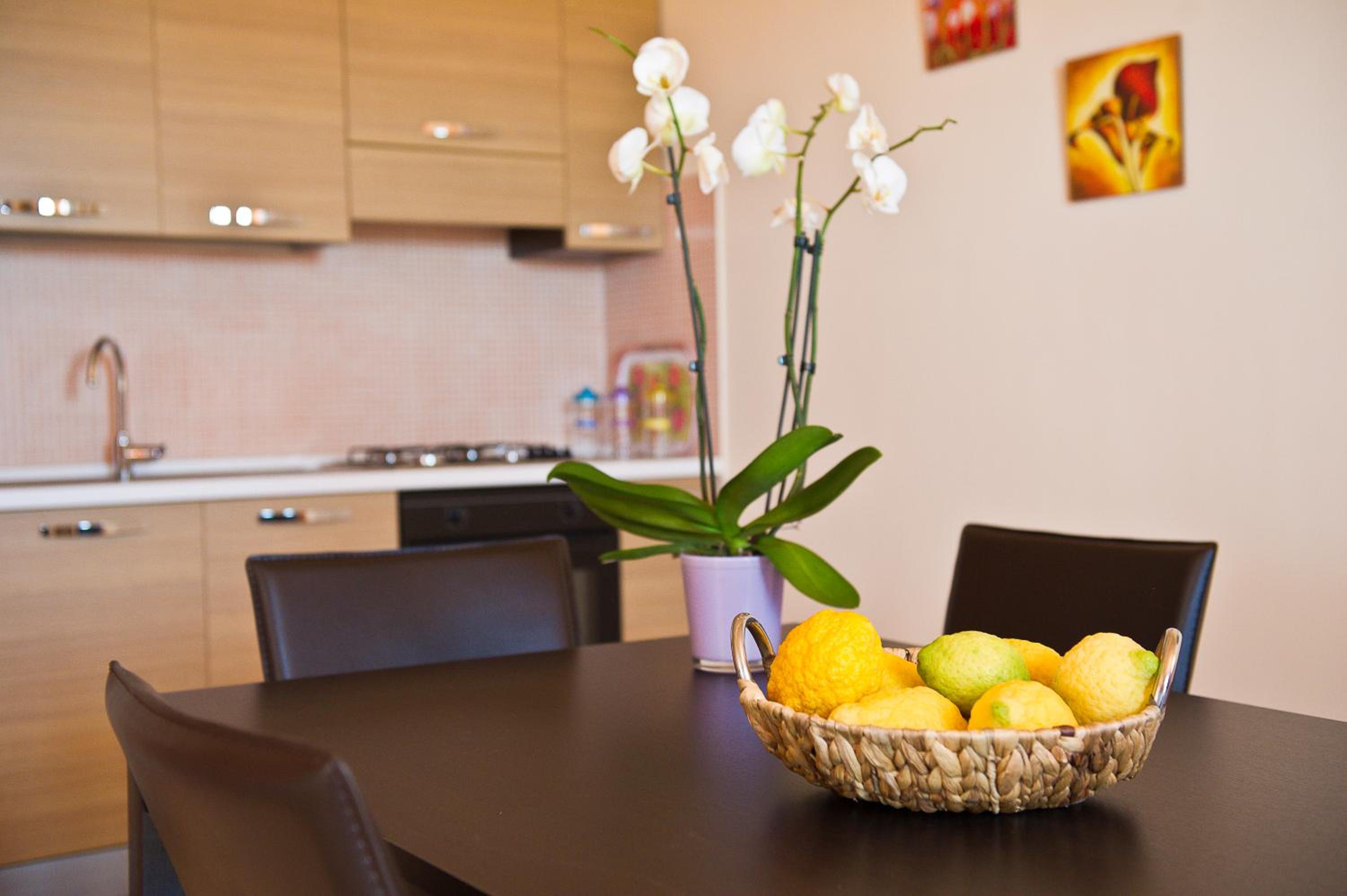Large Two-Bedroom Apartment - Photo 10