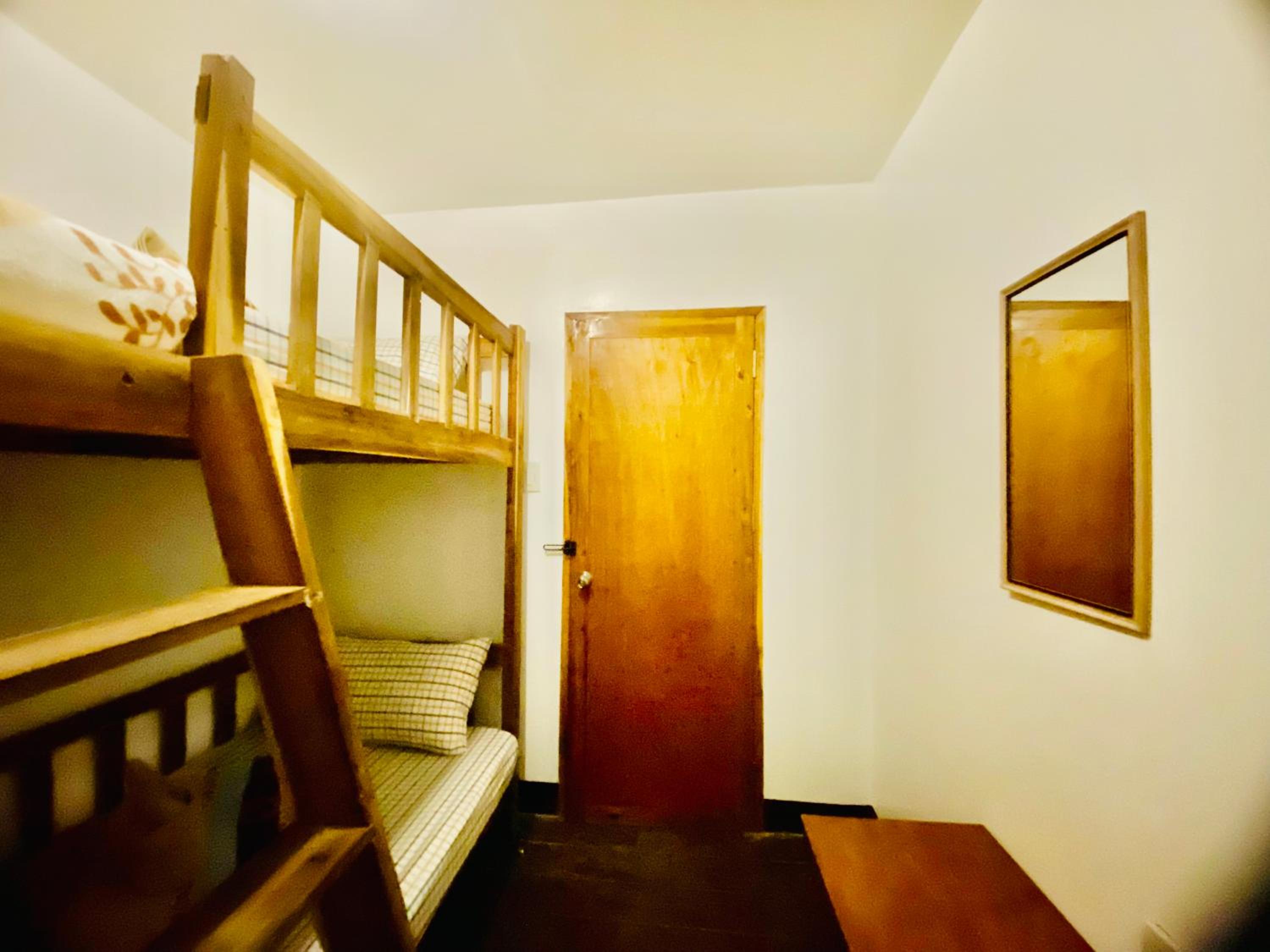 Standard Twin Room with Shared Bathroom photo 2