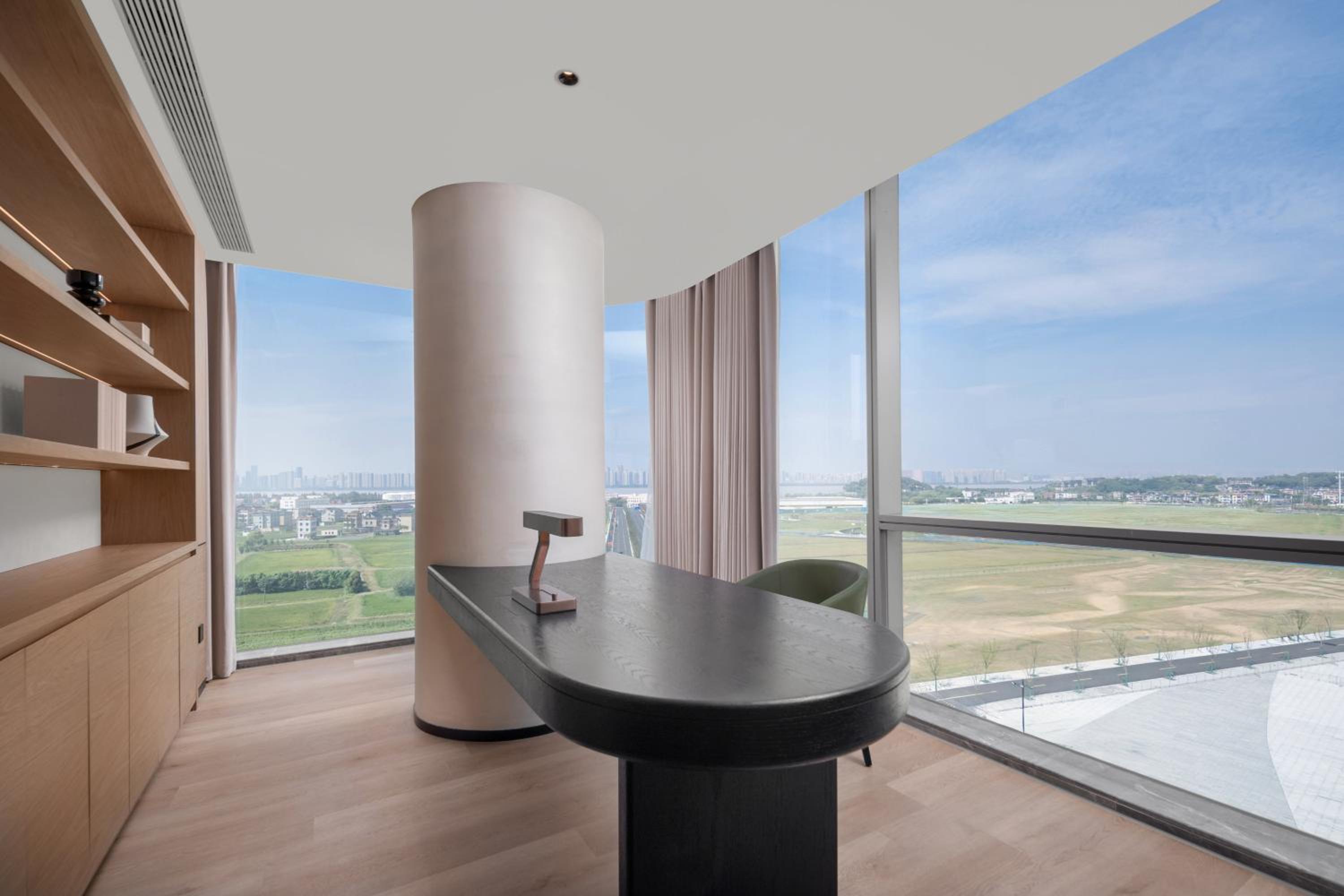 One-Bedroom King Suite with Dining Area