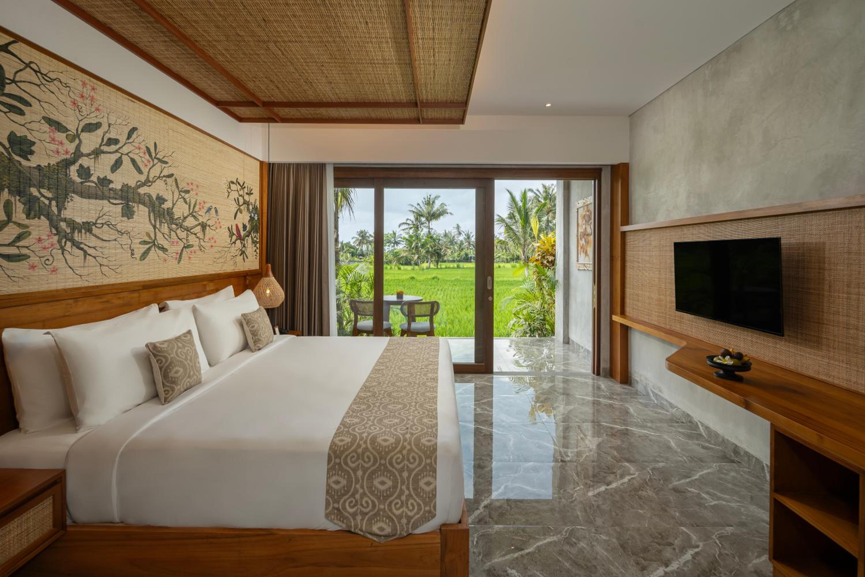 Emana Suite with Rice Field View and Schedule Shuttle Service to Ubud Center