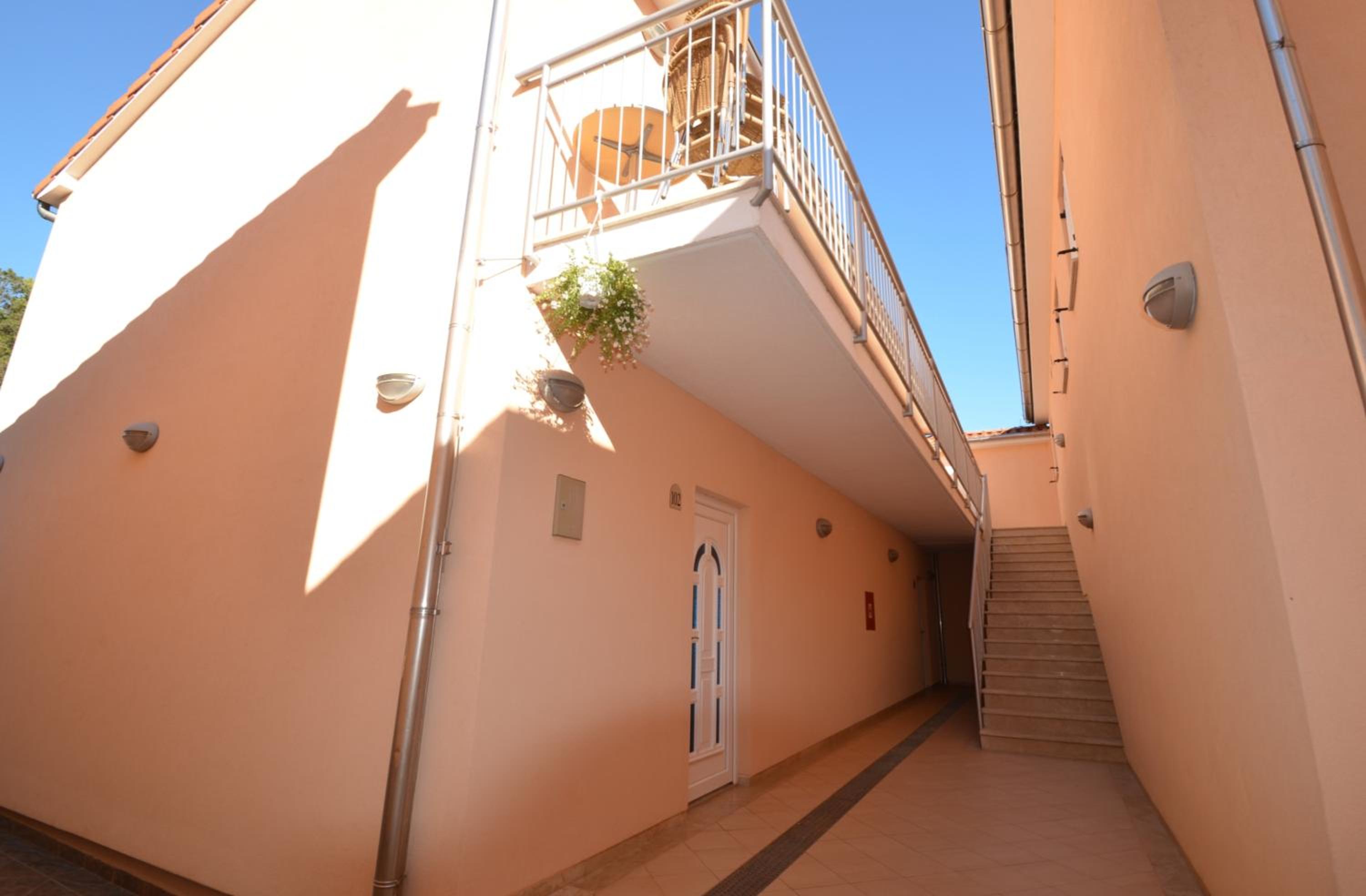 Standard One-Bedroom Apartment - Photo 18