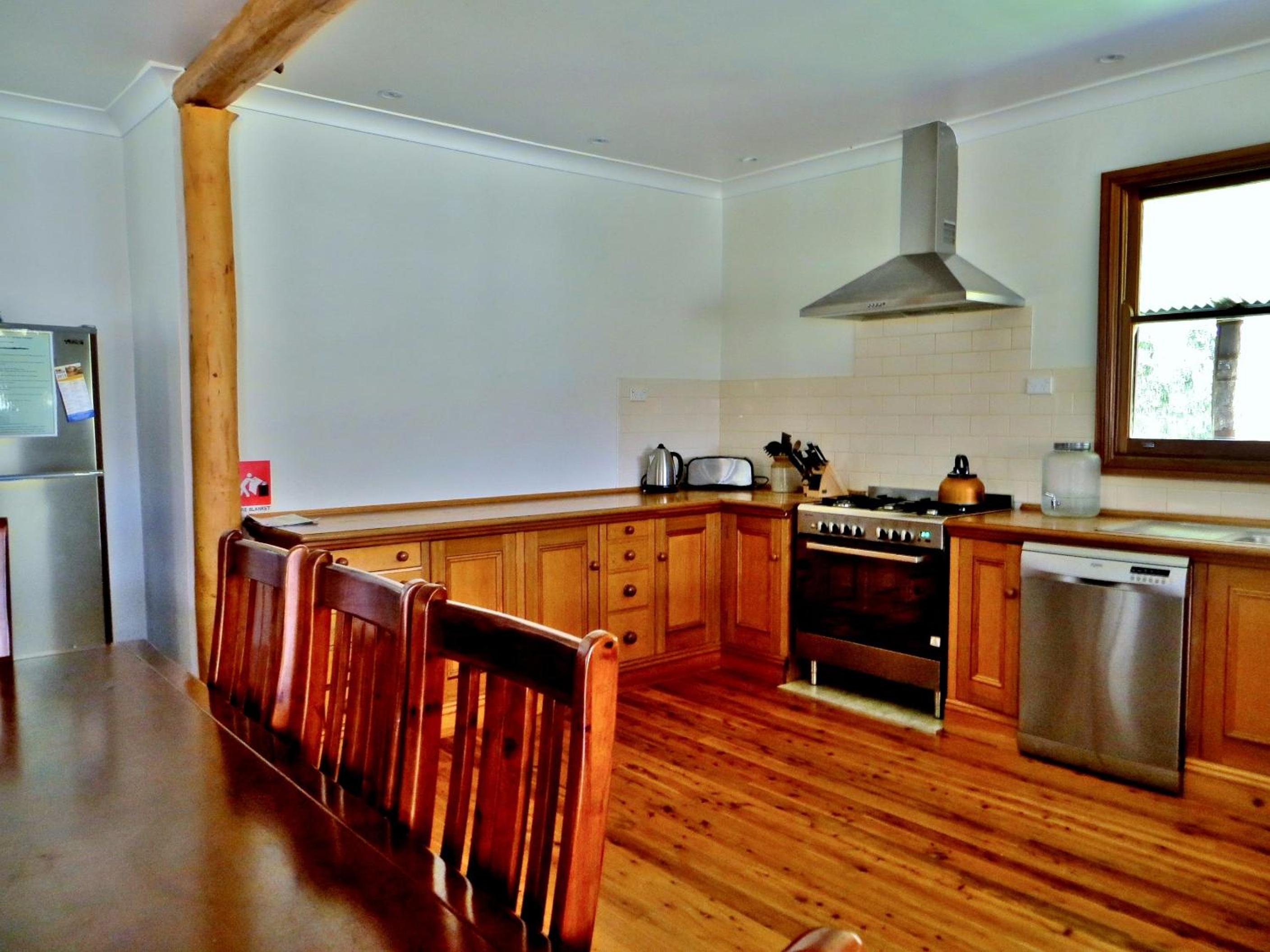 Five-Bedroom House photo 3