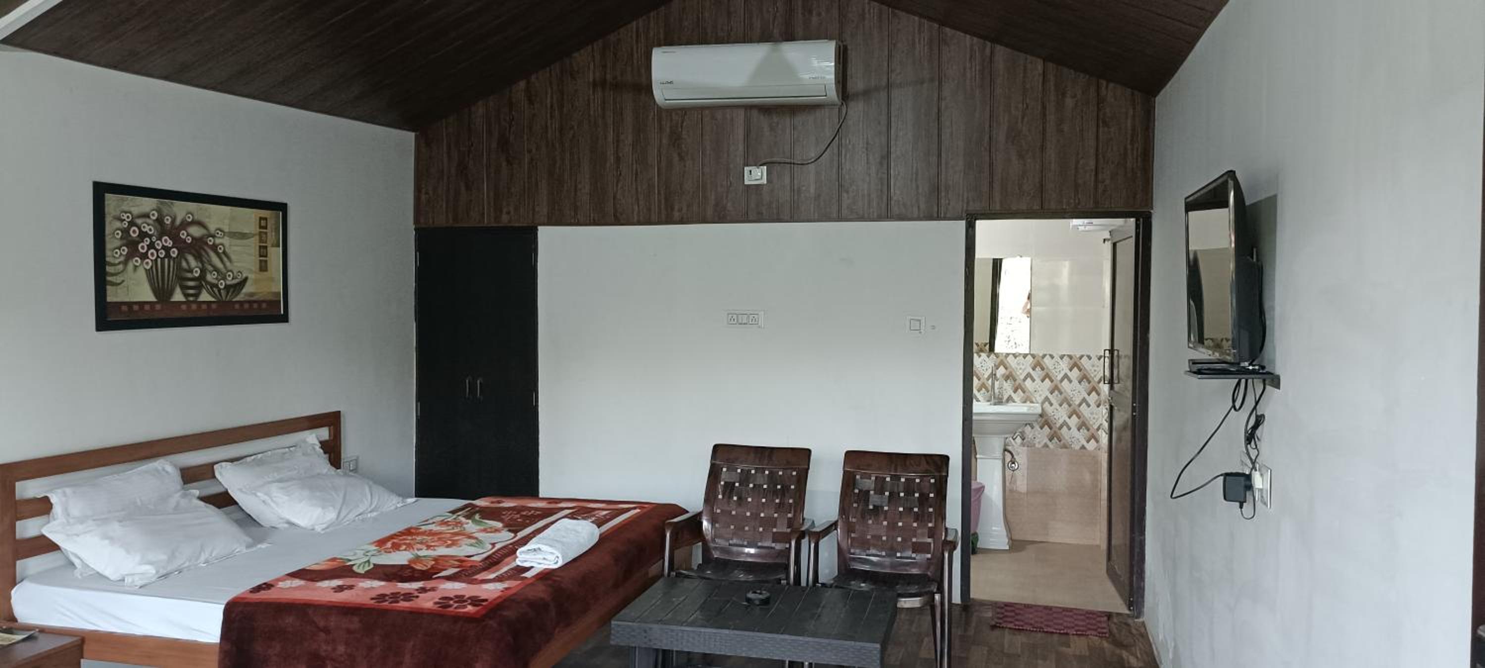 Deluxe King Room - Photo 24