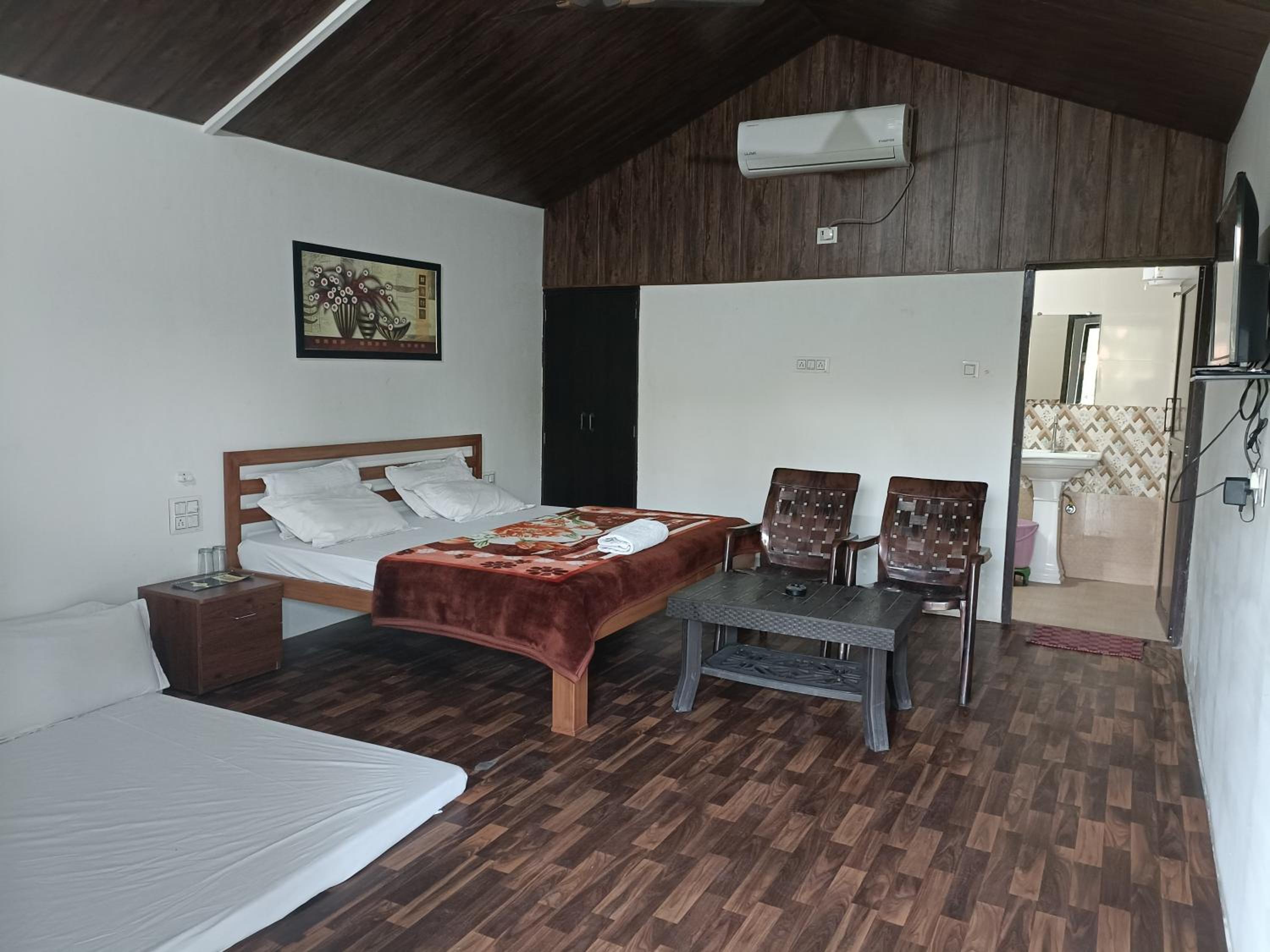 Deluxe King Room - Photo 1