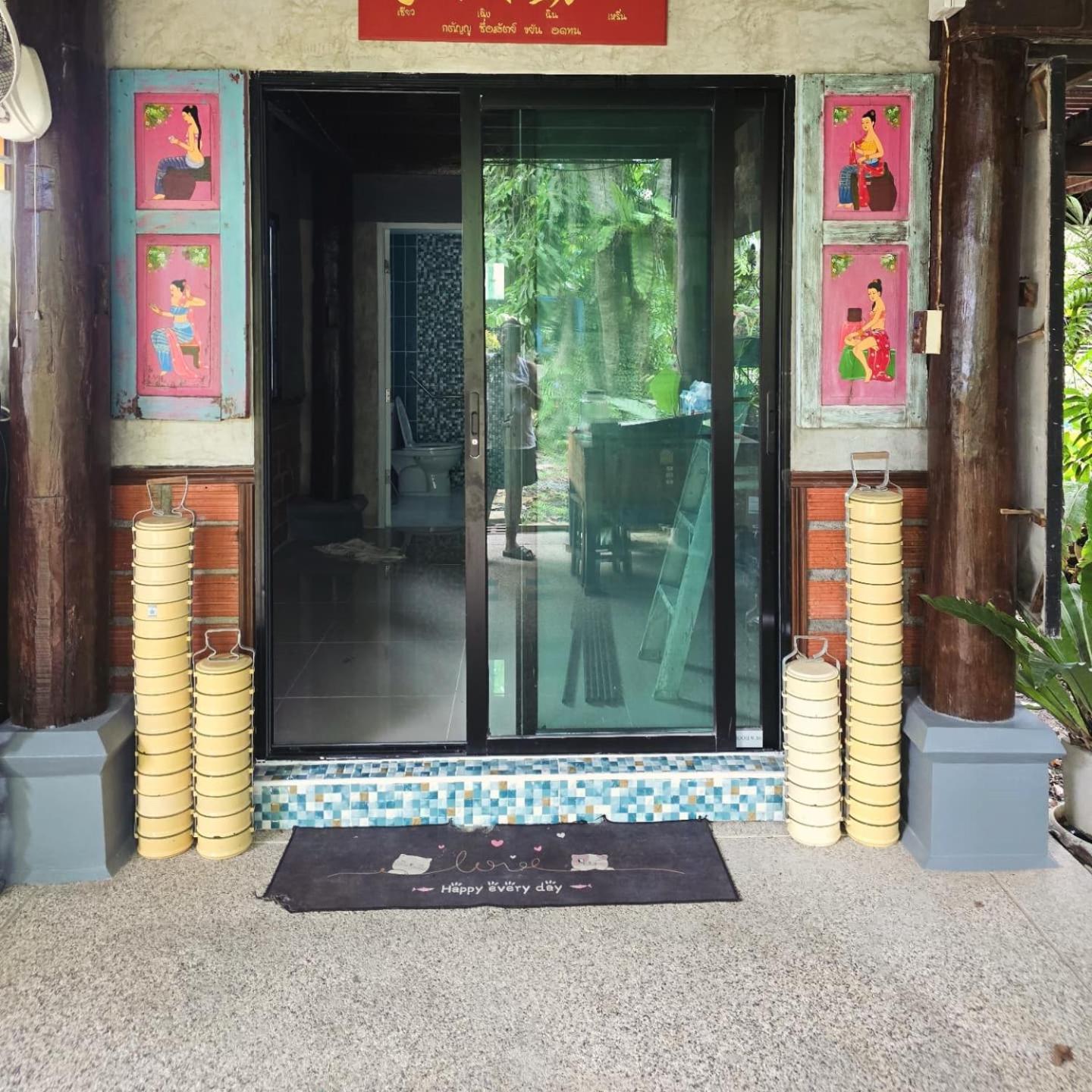 Deluxe Queen Room - Photo 10
