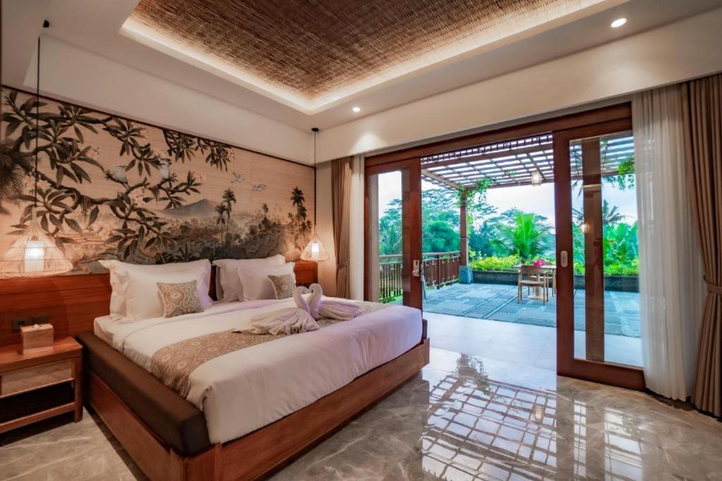 Studio Room with Rice Field View and Schedule Shuttle Service to Ubud Center