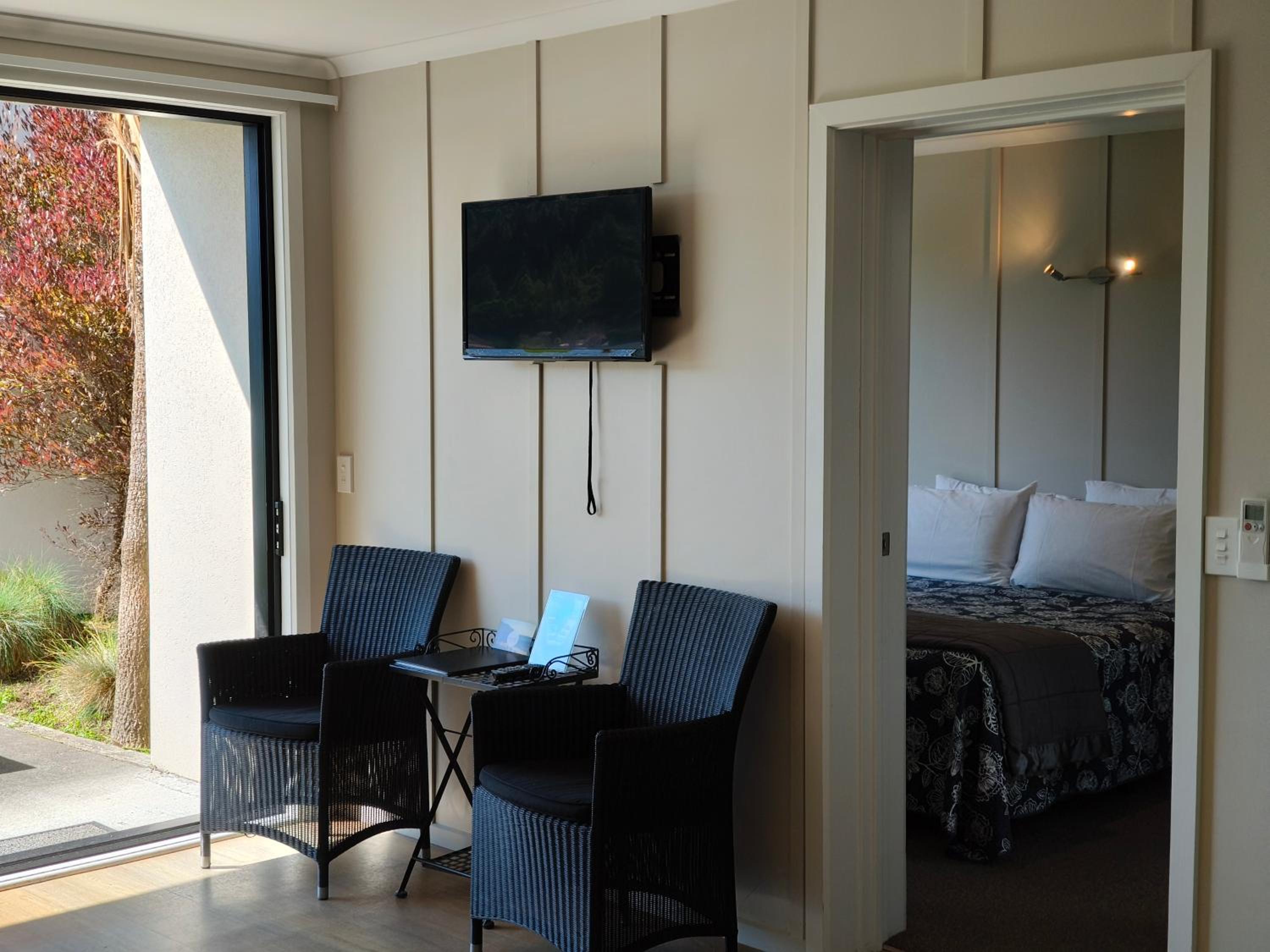 One-Bedroom Apartment - Disability Access photo 3