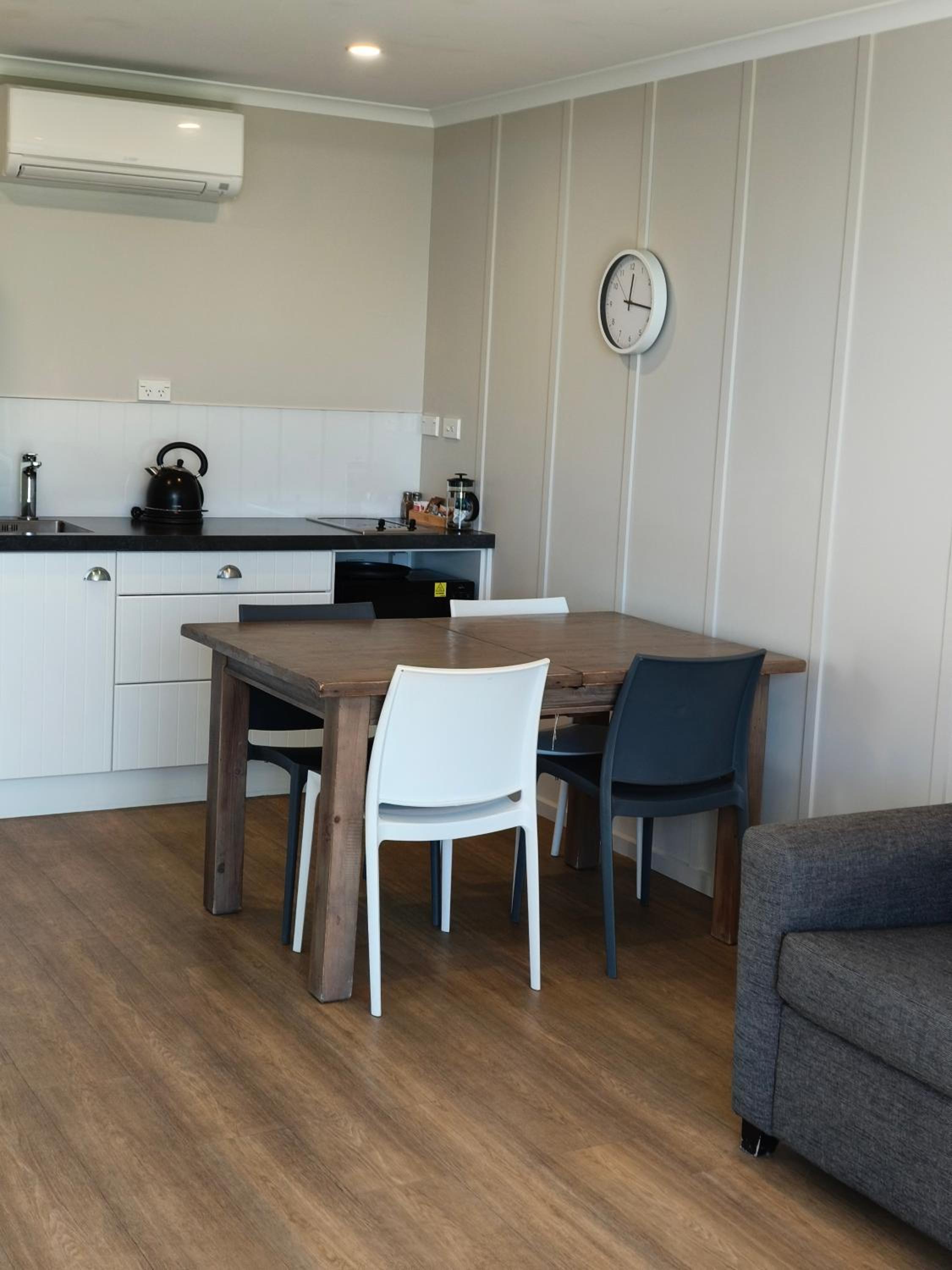 Classic One-Bedroom Apartment with King Bed