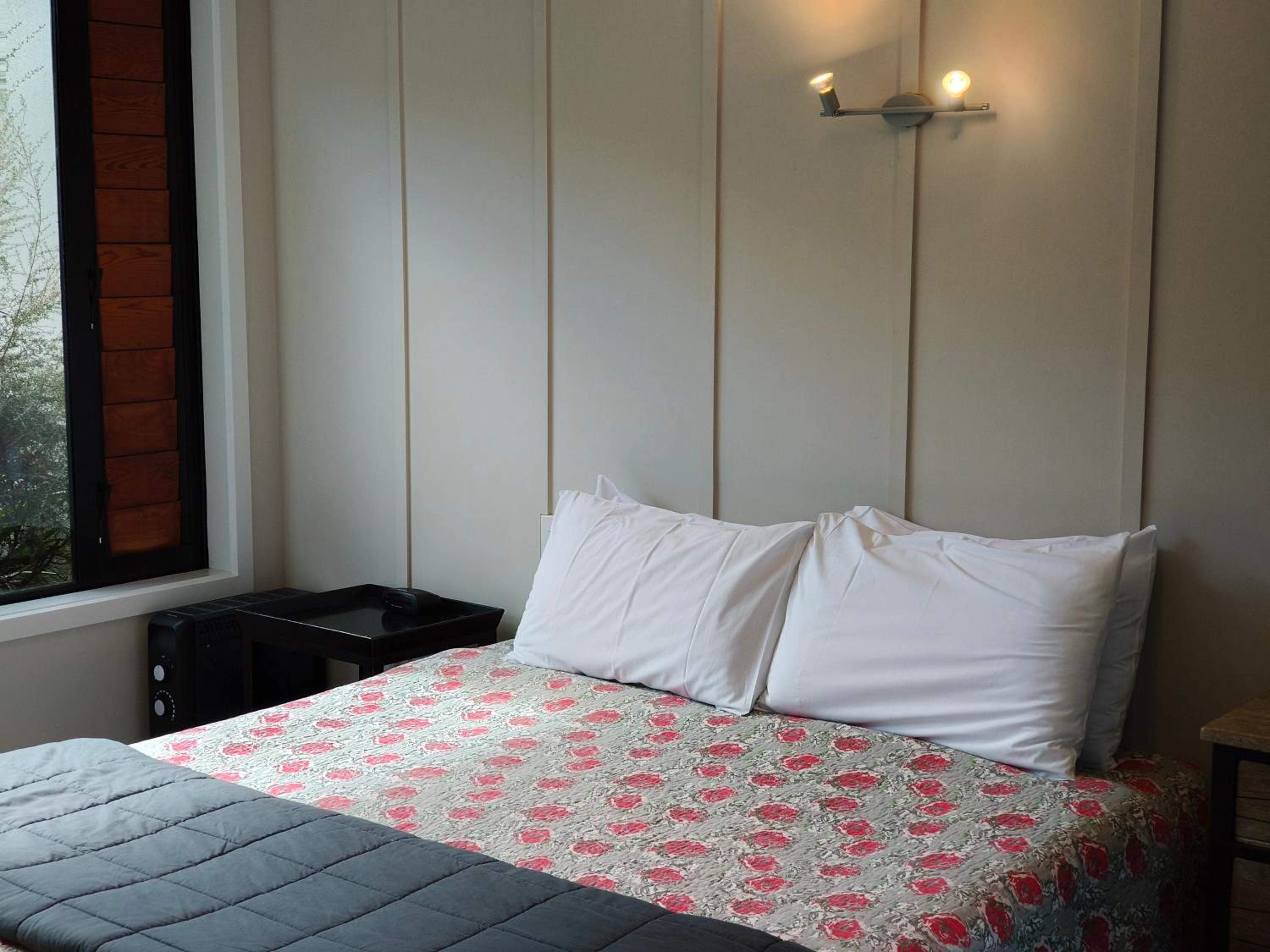 Classic One-Bedroom Apartment with King Bed