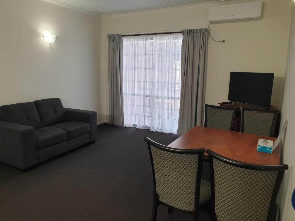 Executive Queen Suite