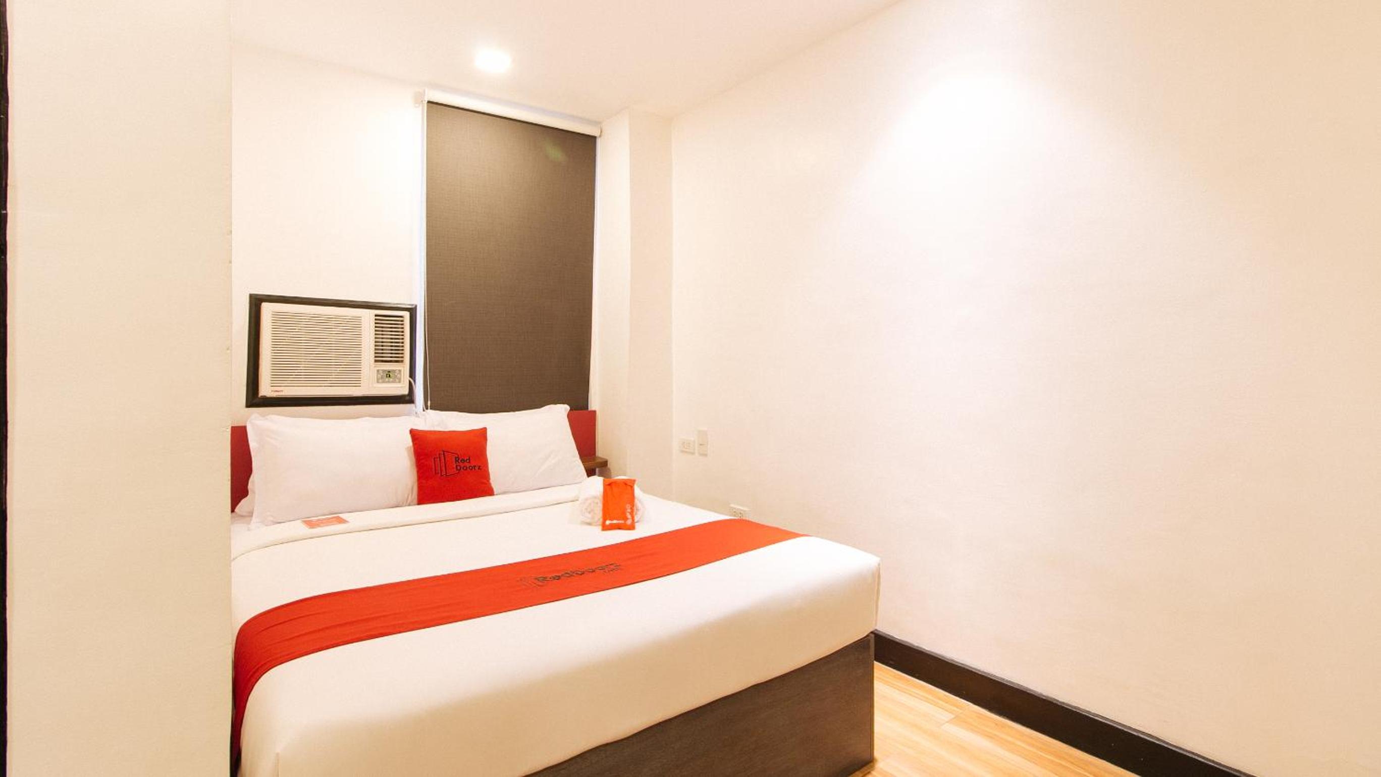 Queen Room - Photo 16