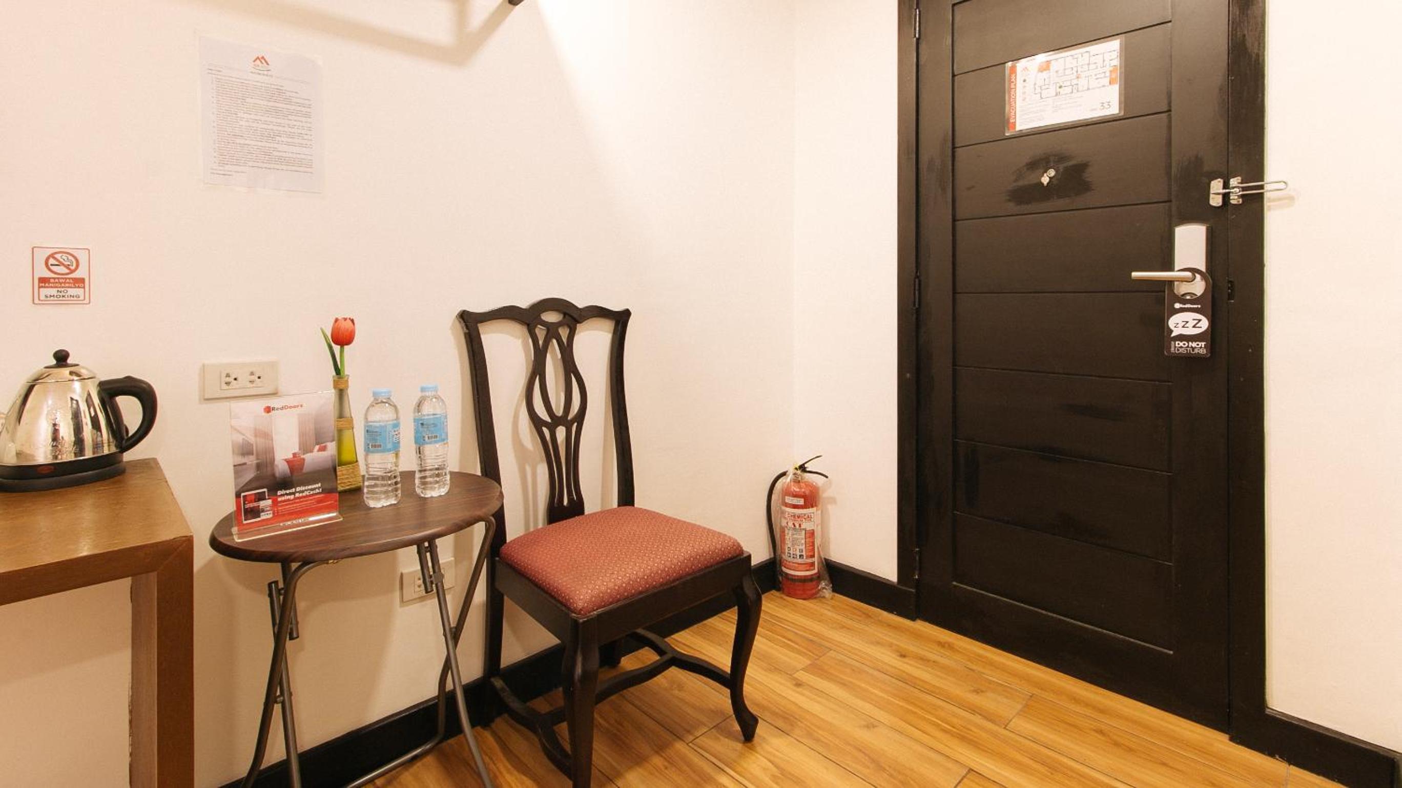 Queen Room - Photo 6