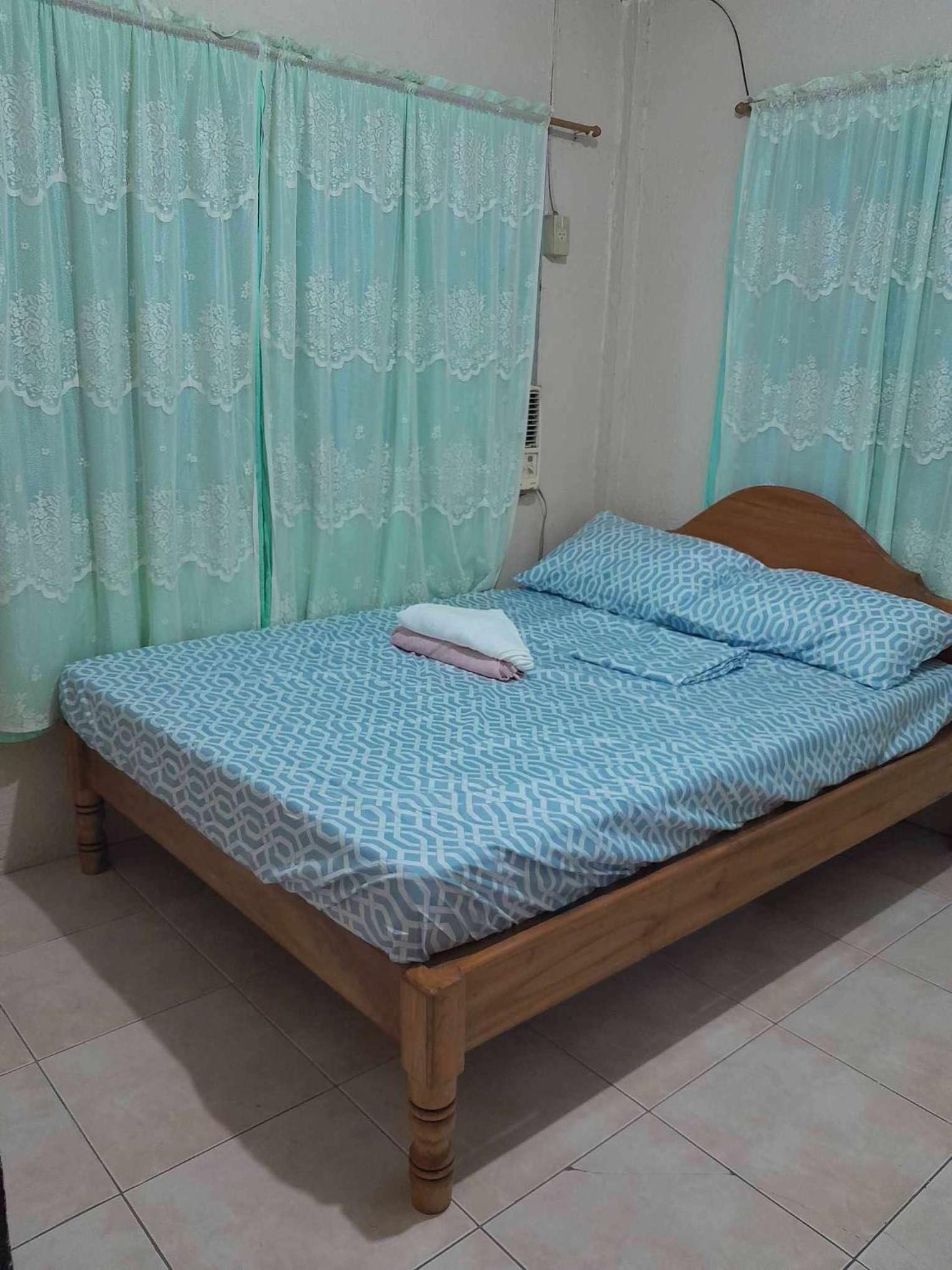 Three-Bedroom House photo 3