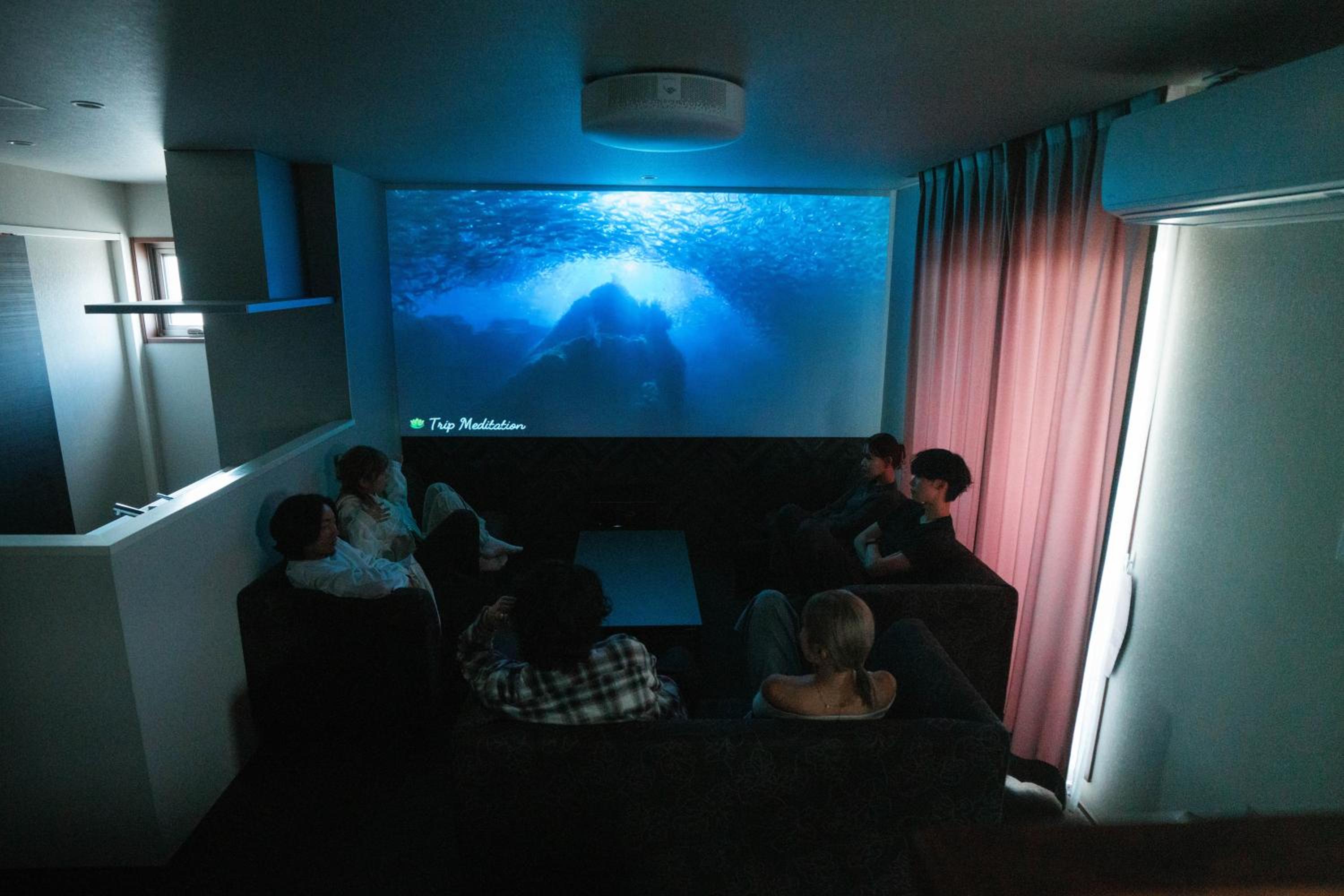 Suite - Photo 11