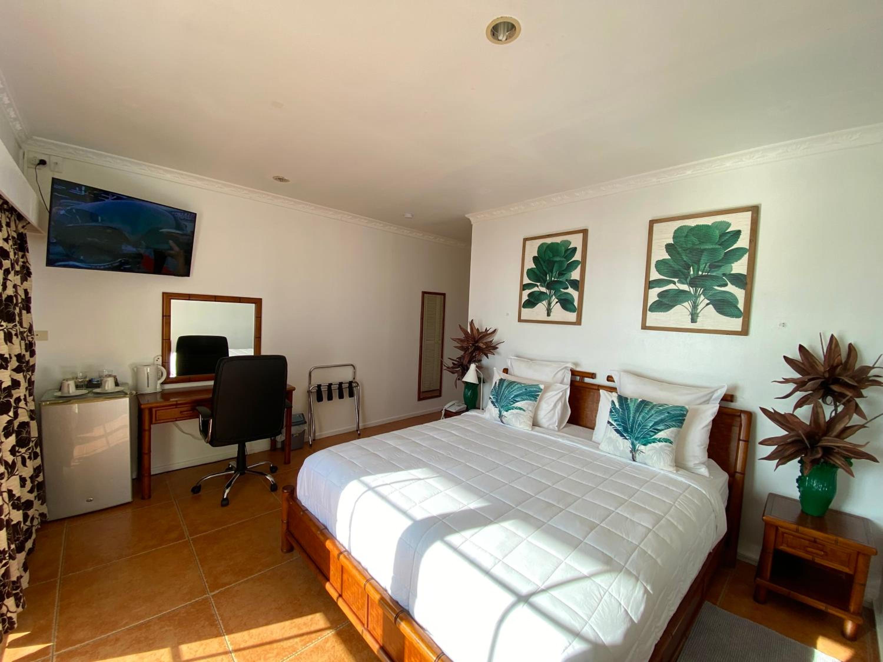 Deluxe Double Room with Ocean View and Balcony