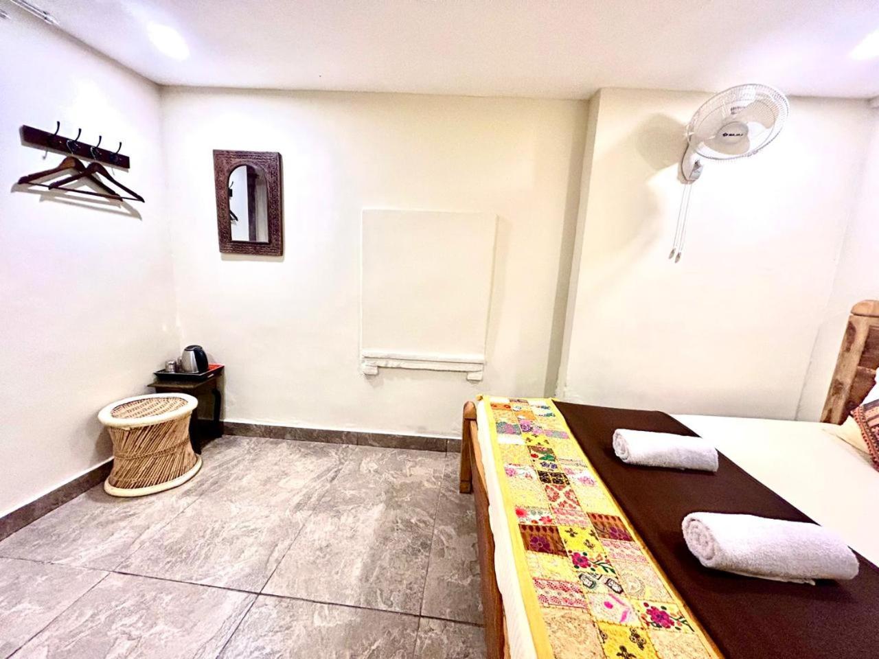 Standard Double Room with Fan - Photo 4