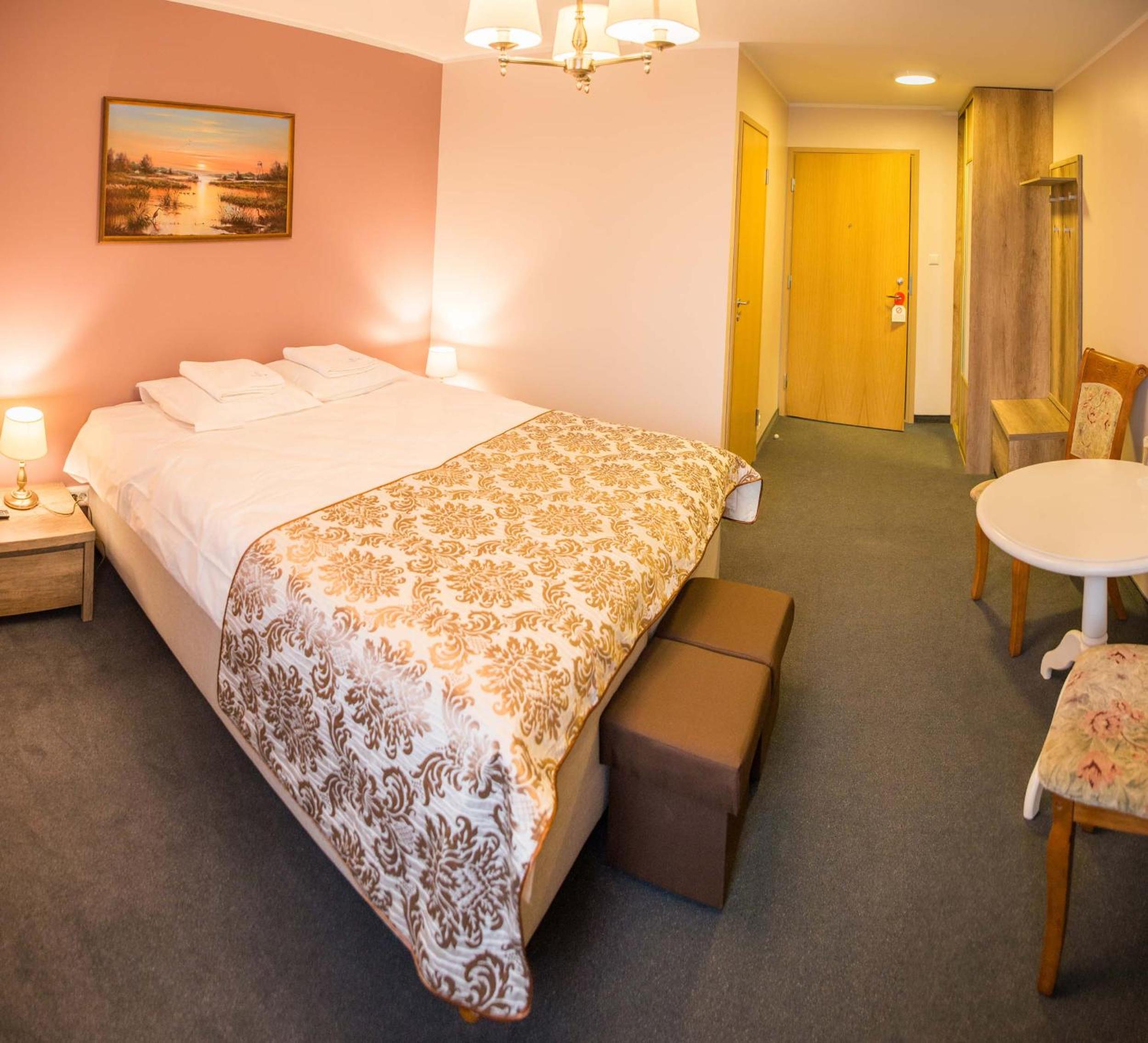 Deluxe Room - Photo 7