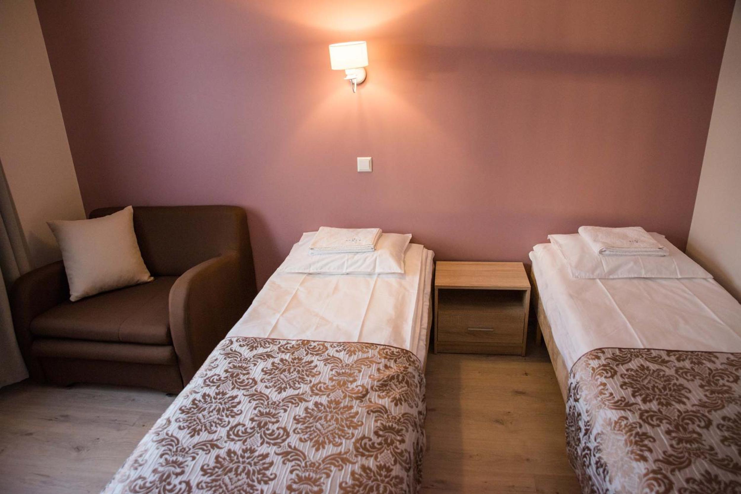 Standard Twin Room - Photo 6
