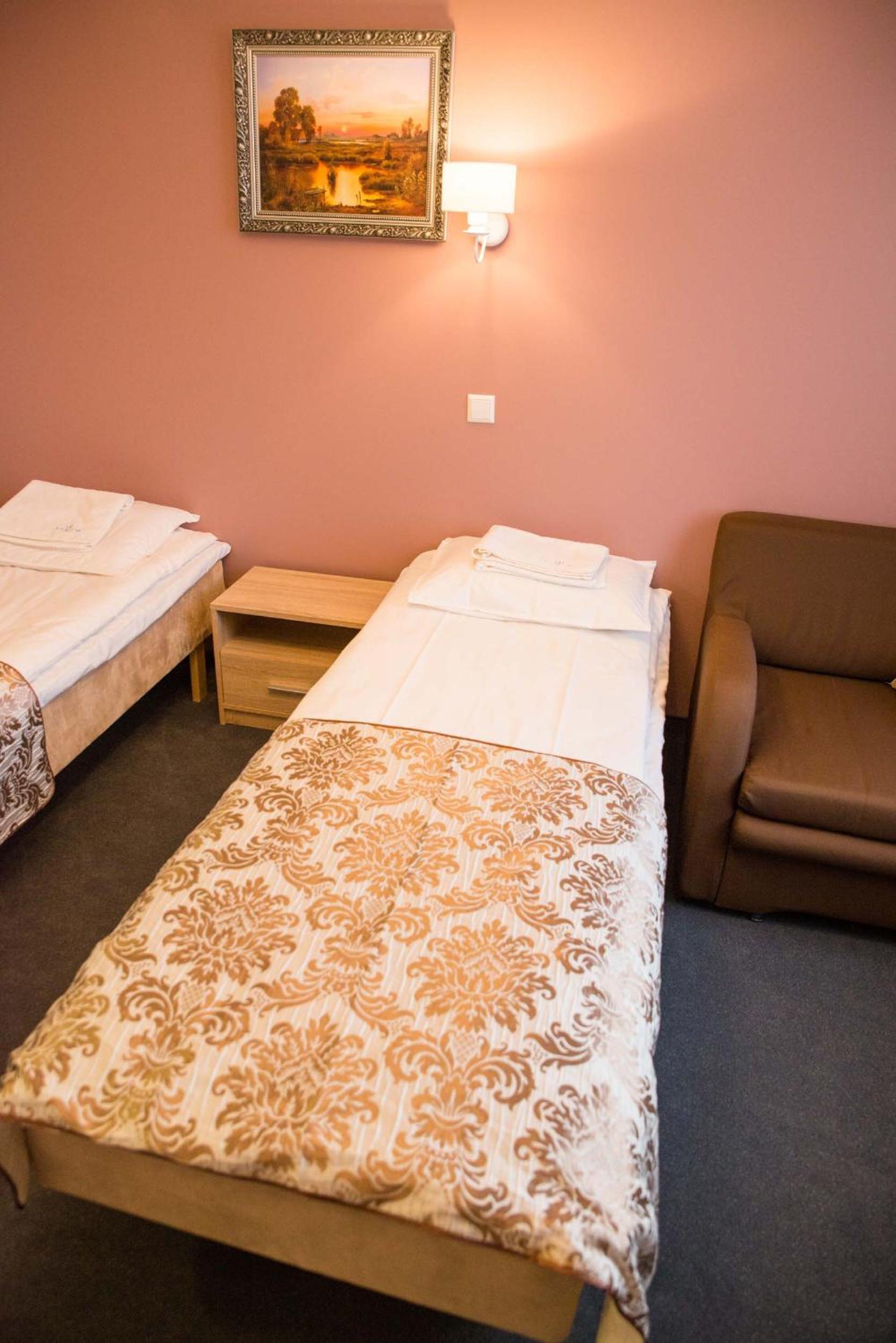 Standard Twin Room - Photo 4