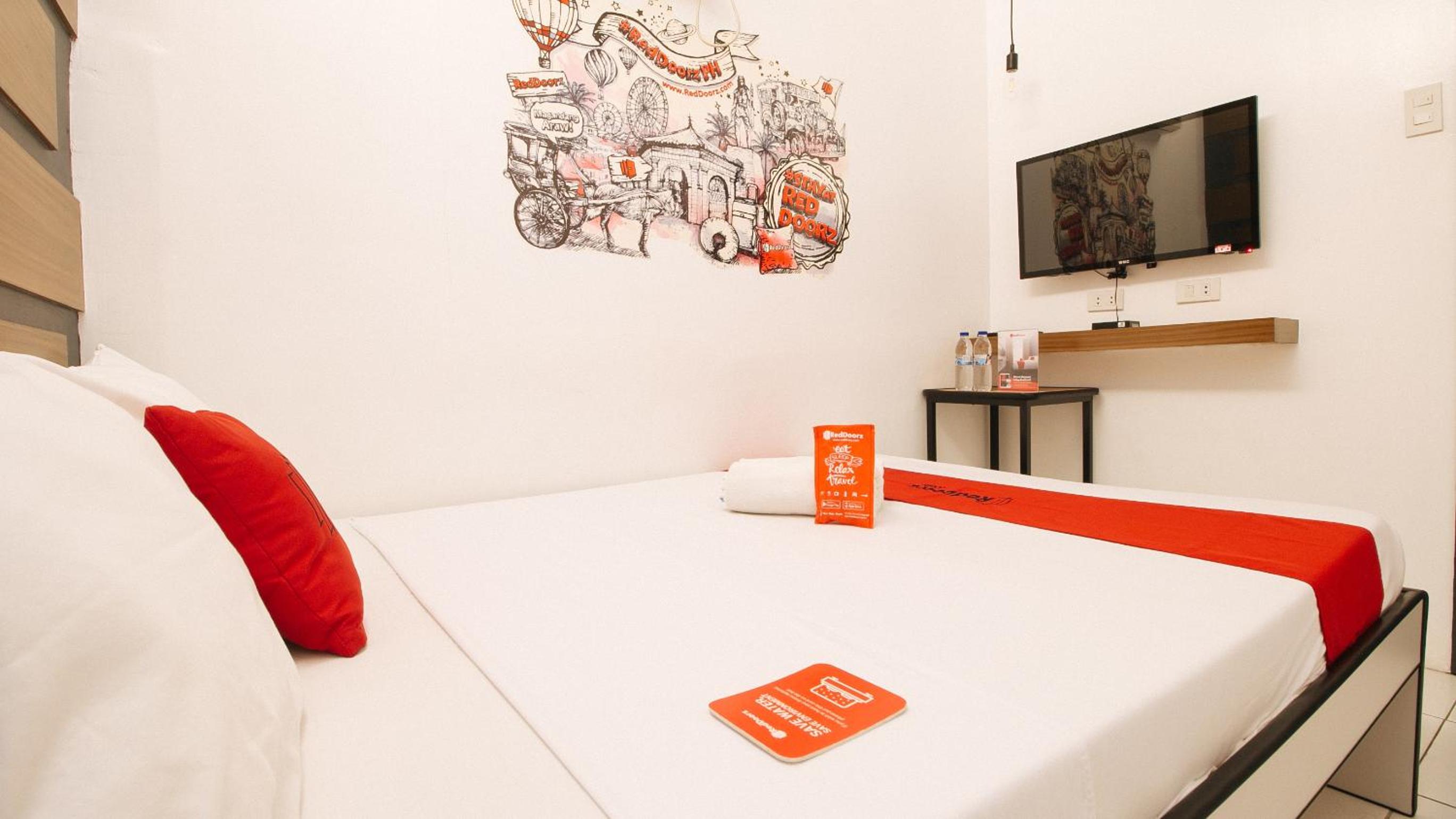 Deluxe Room - Photo 16