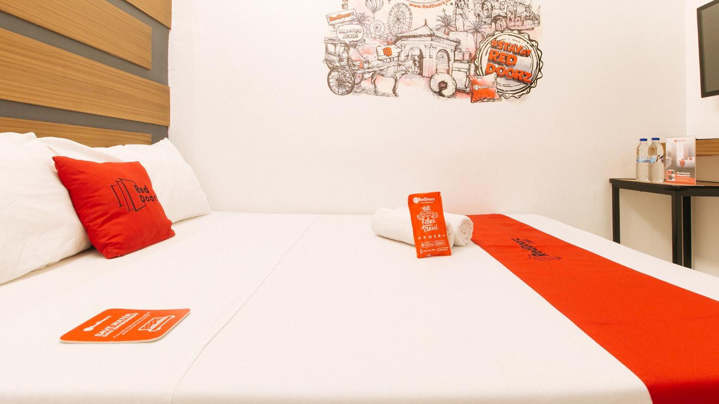Deluxe Room - Photo 13