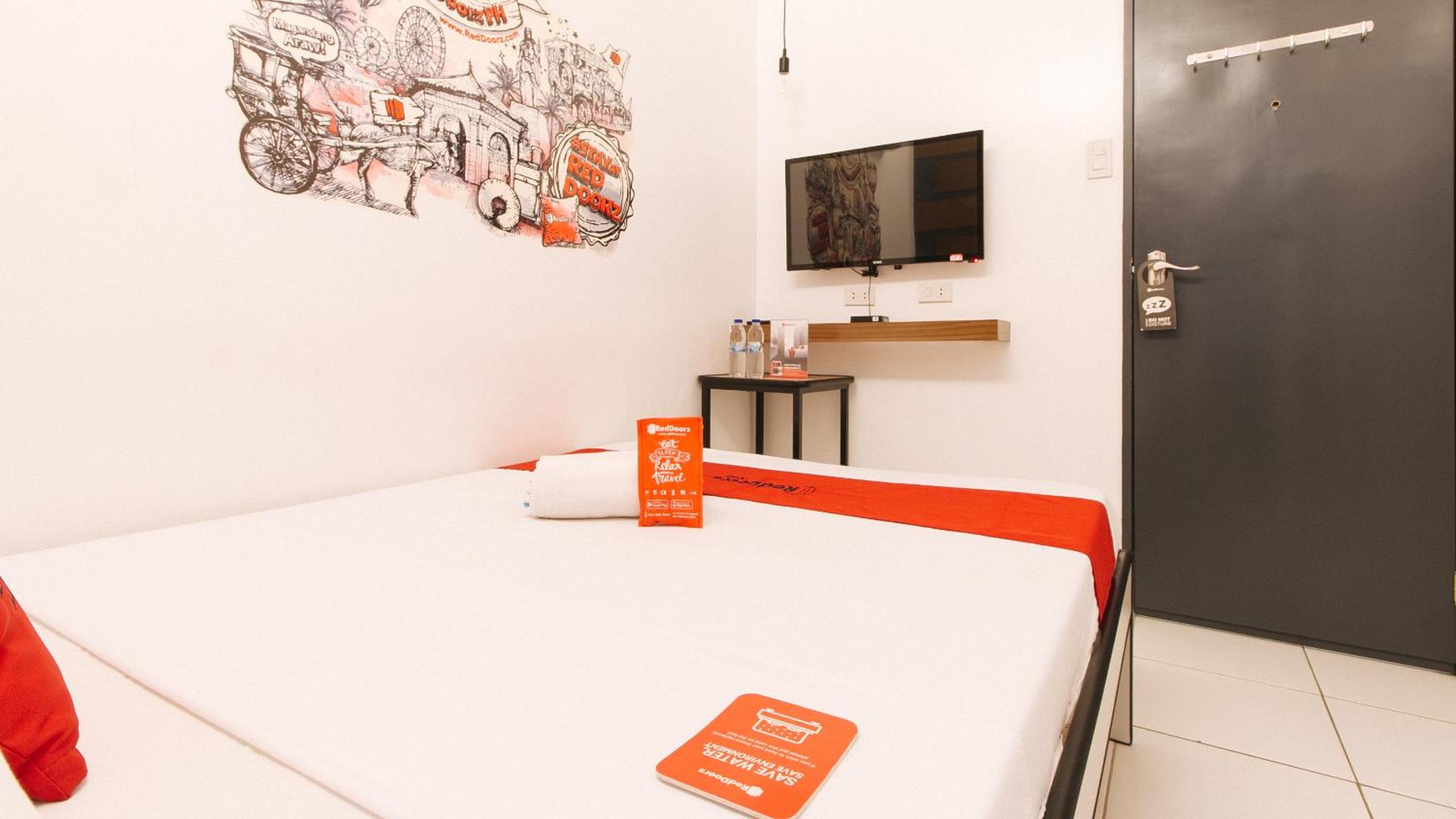 Deluxe Room - Photo 17