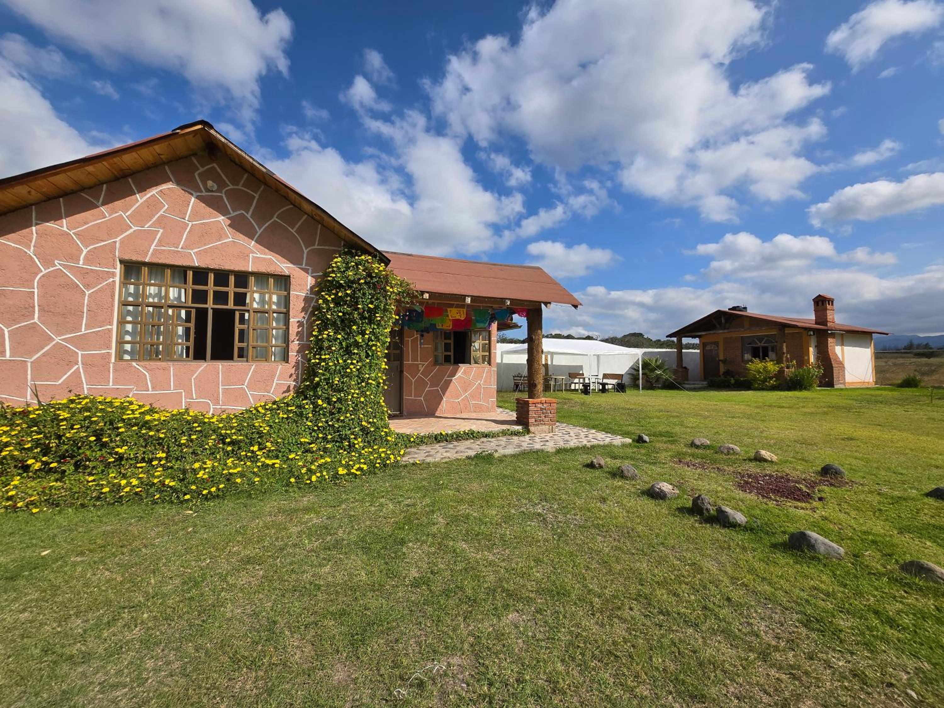 Deluxe Two-Bedroom Apartment with Garden View photo 2