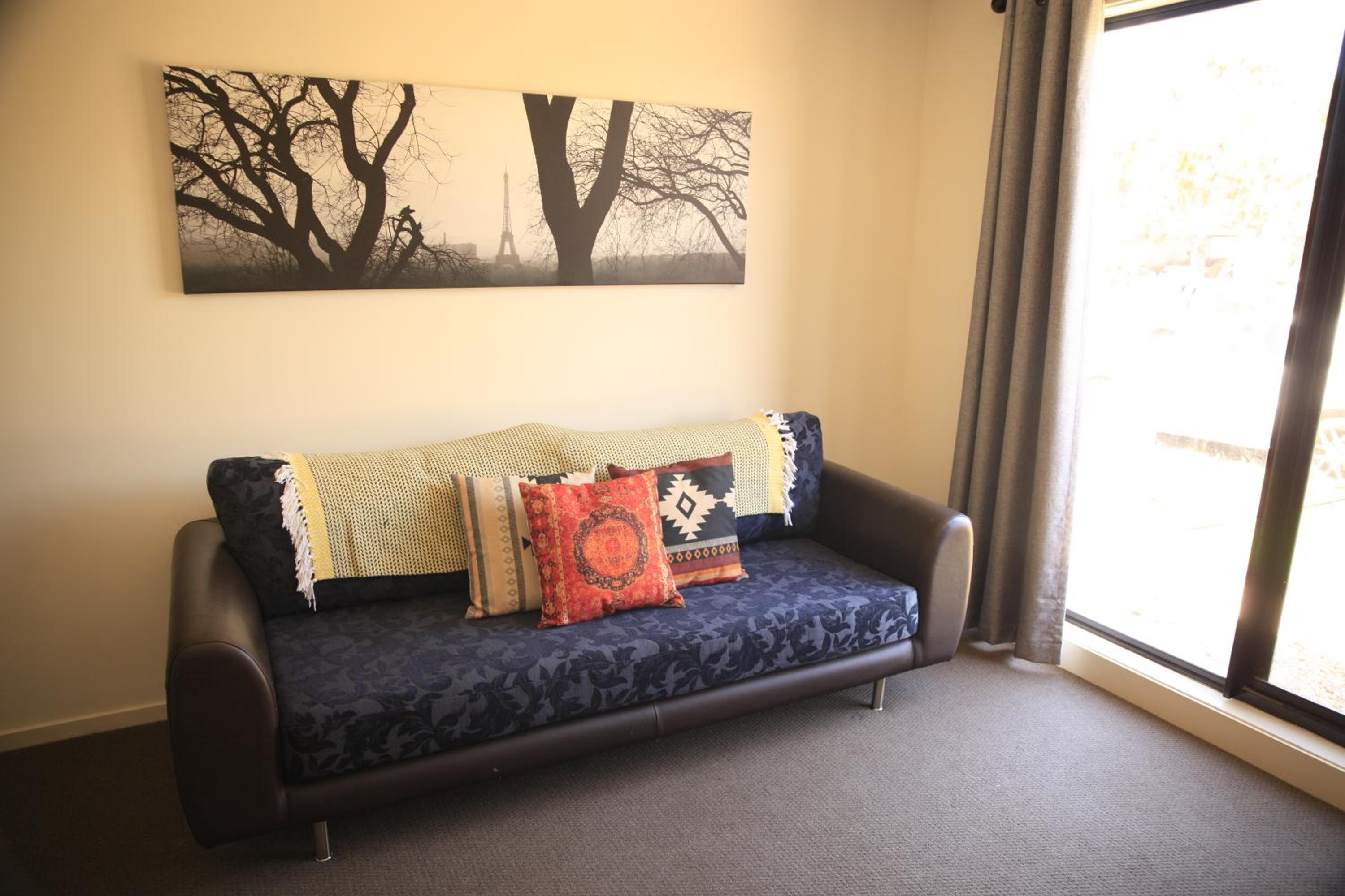 Four-Bedroom House photo 3