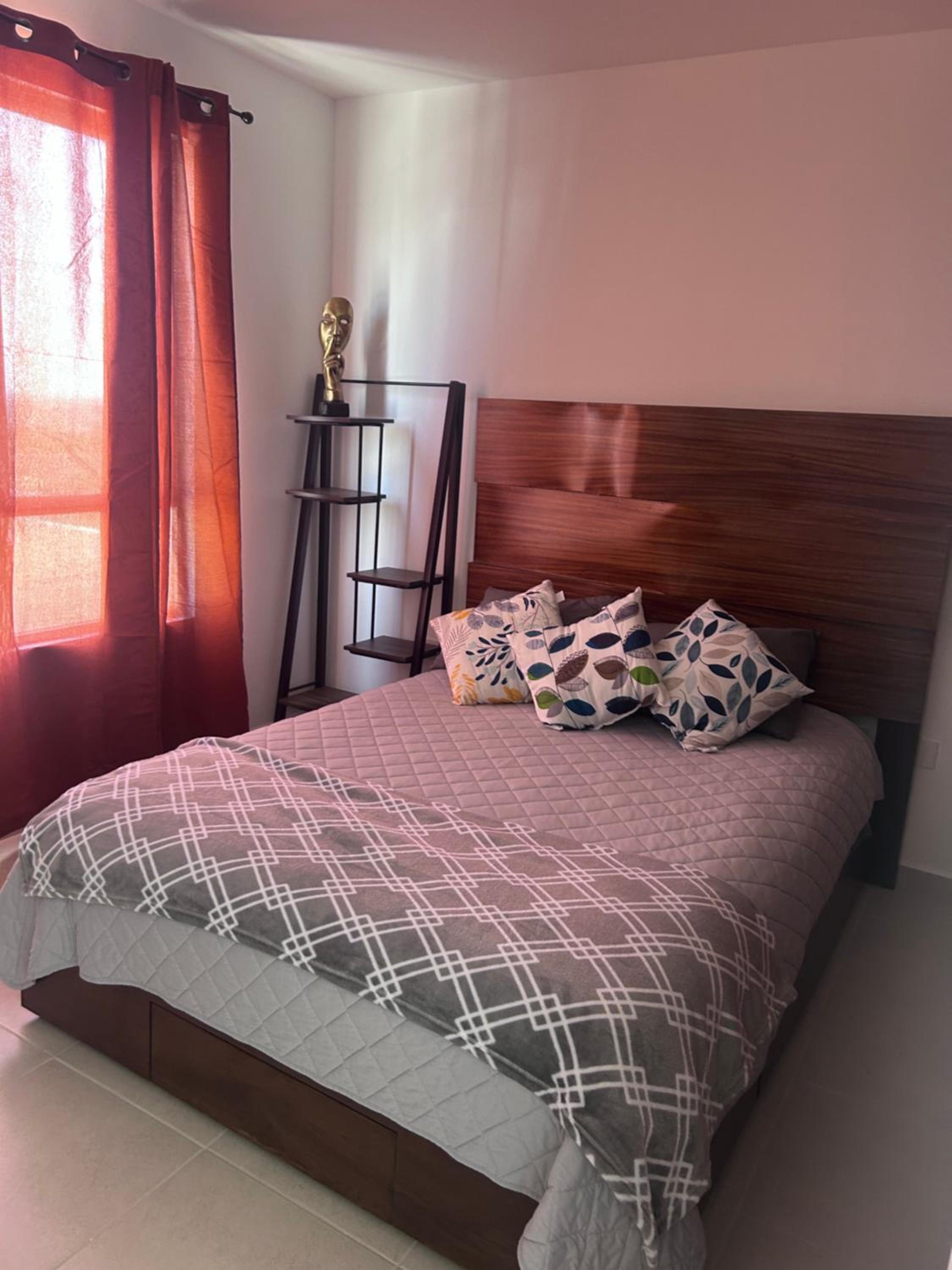 One-Bedroom House photo 1