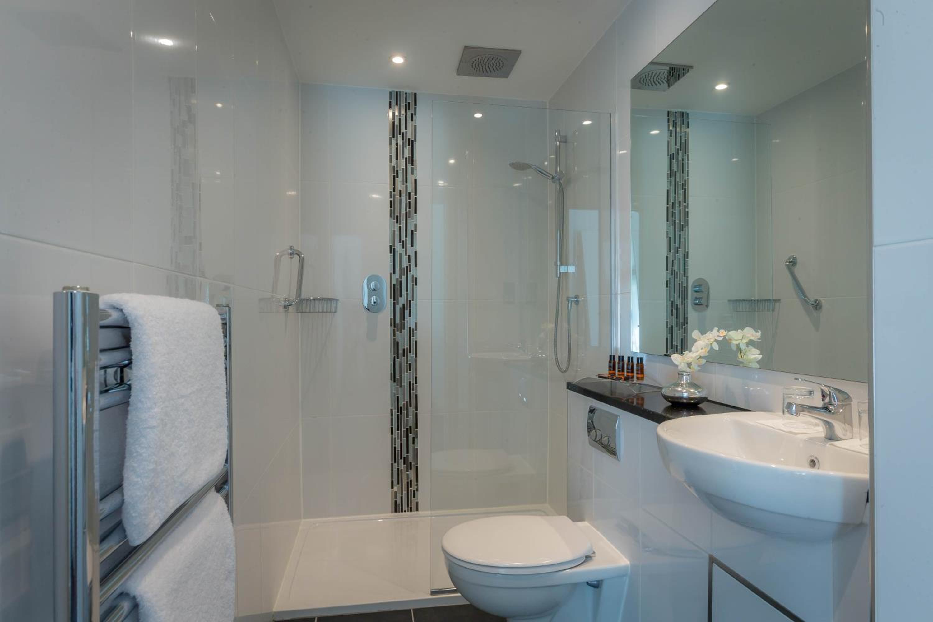 Elegance Double Room thumbnail 5