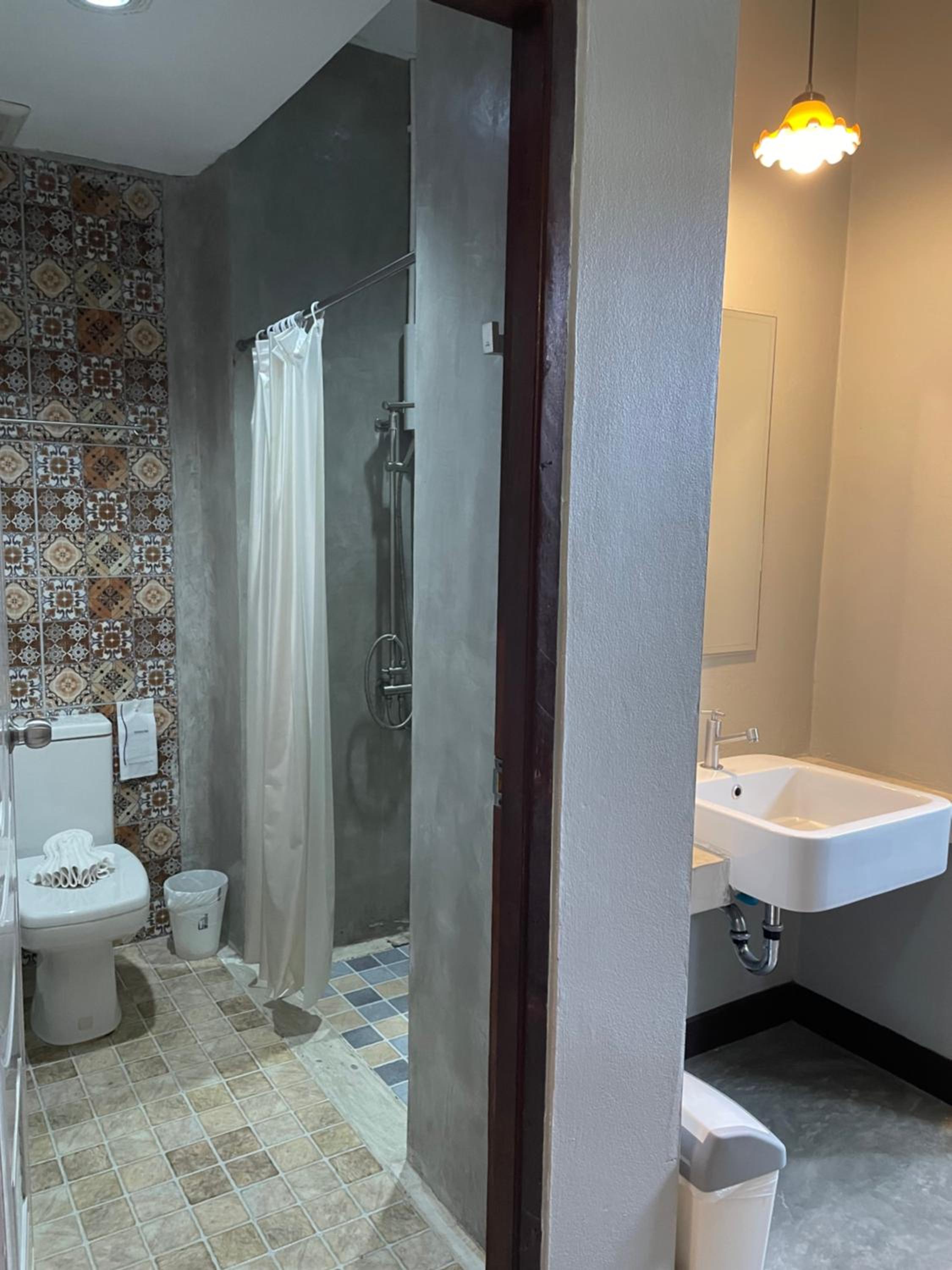 Standard King Room - Photo 4