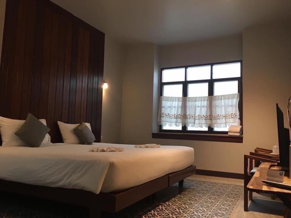 Standard King Room - Photo 3