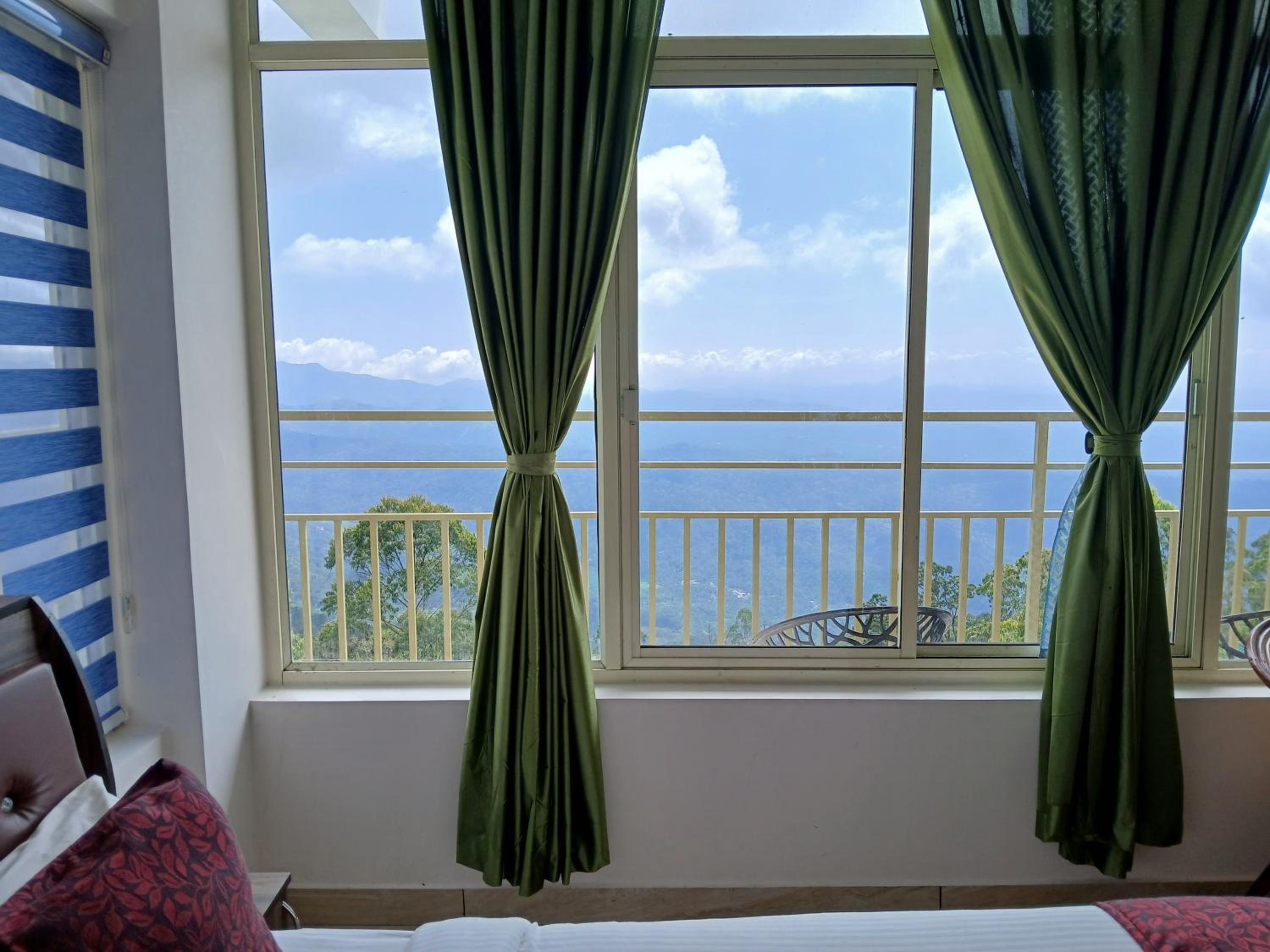 Deluxe Double Room with Balcony photo 2