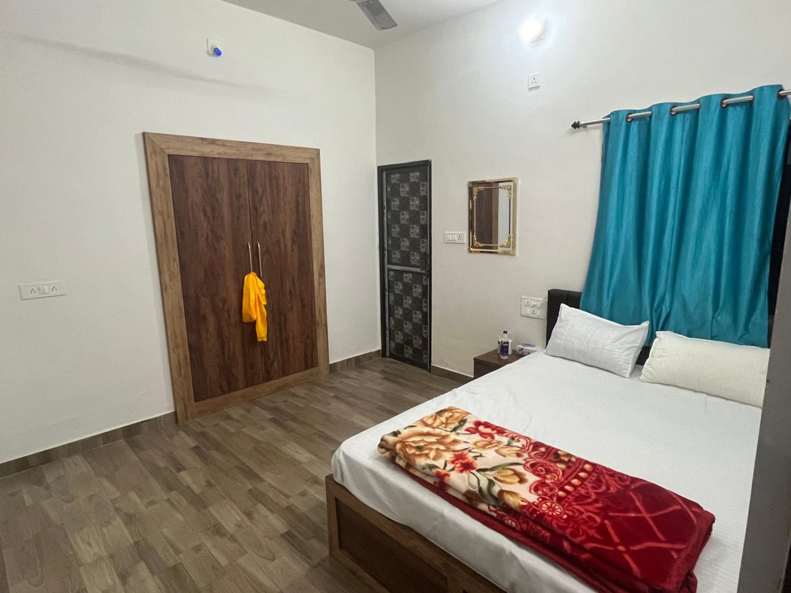 Deluxe Double Room (2 Adults + 1 Child) photo 1