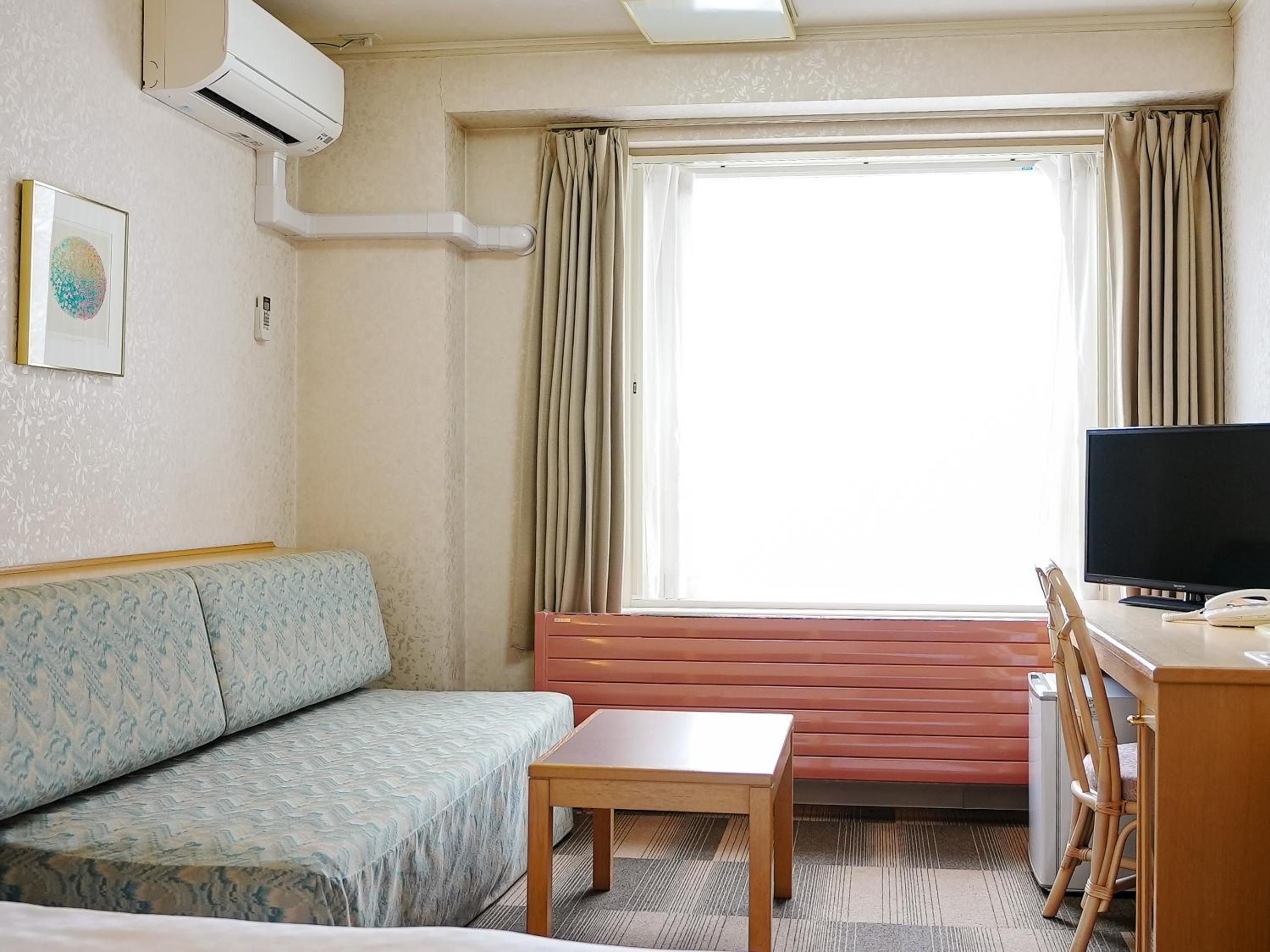 Standard Twin Room with Shared Bathroom photo 3