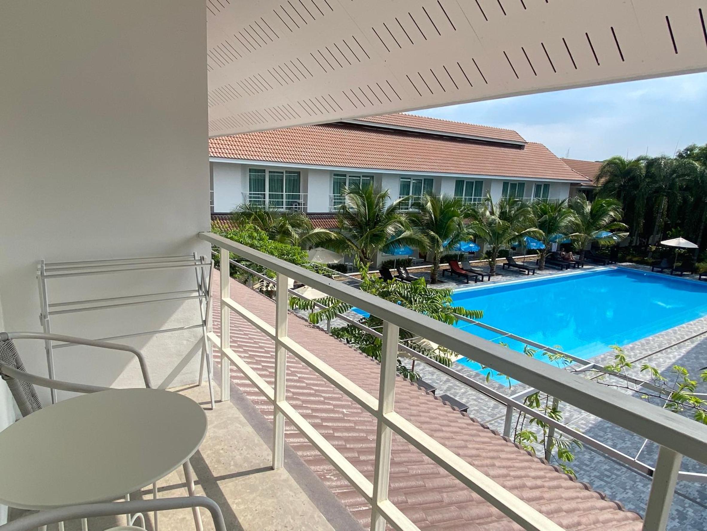 Triple Room with Pool View photo 3